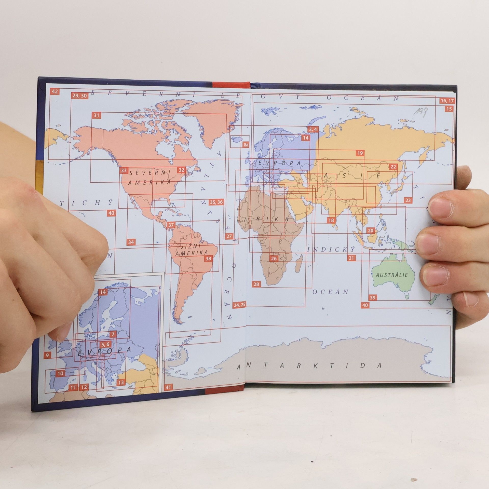 Autorenkollektiv Kapesní atlas světa