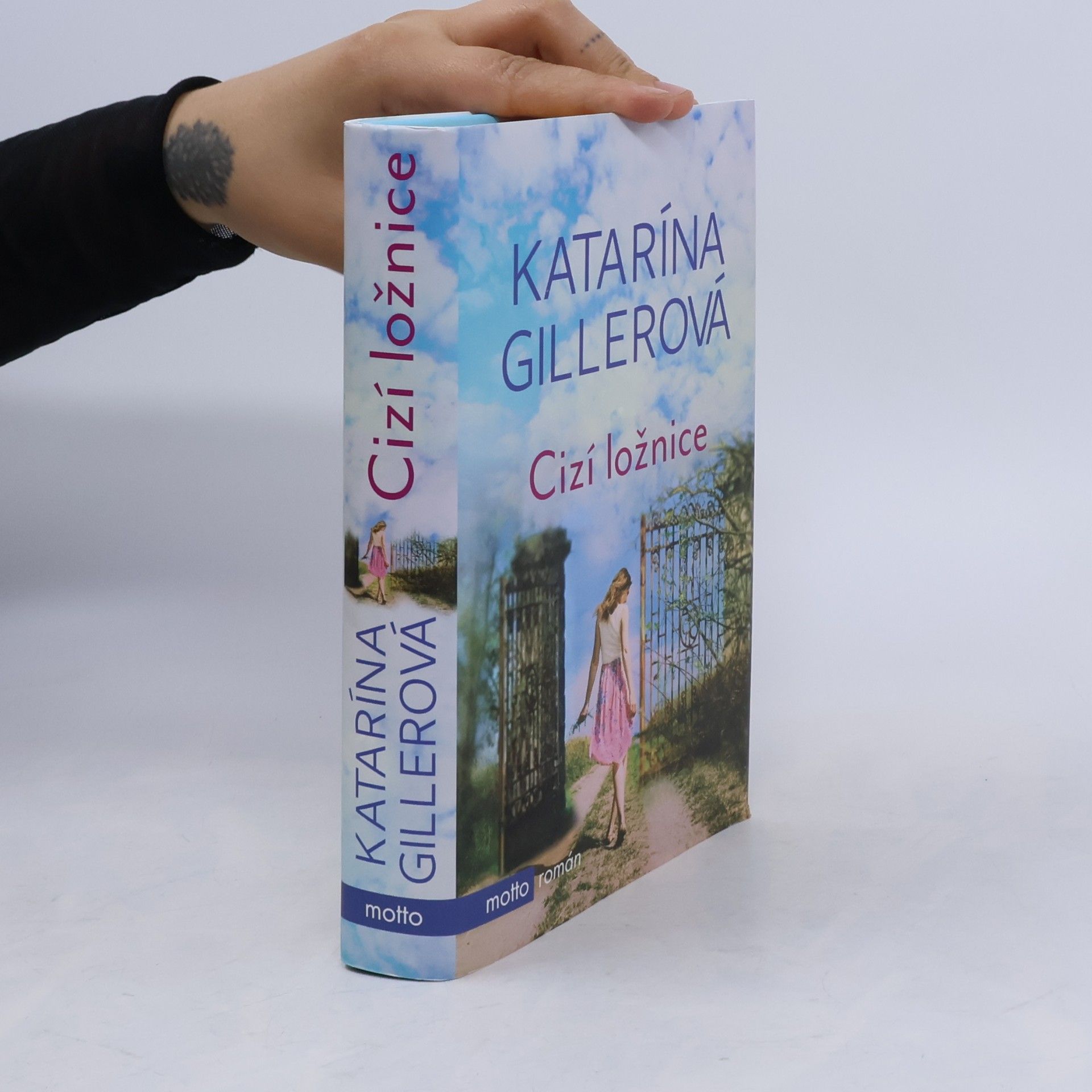 Katarína Gillerová Cizí ložnice