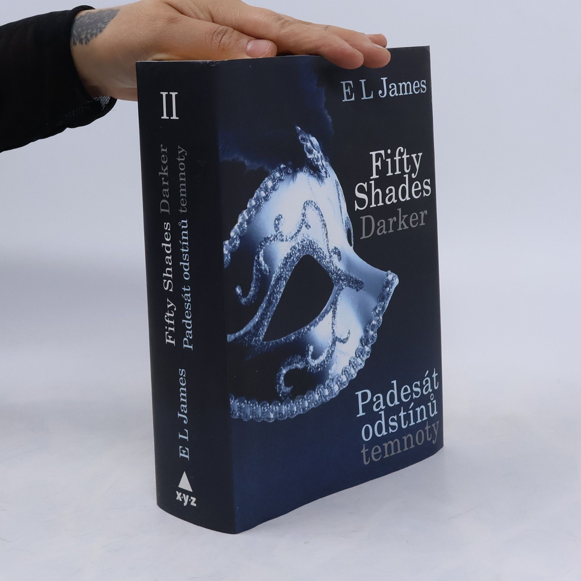 E. L. James Padesát odstínů temnoty