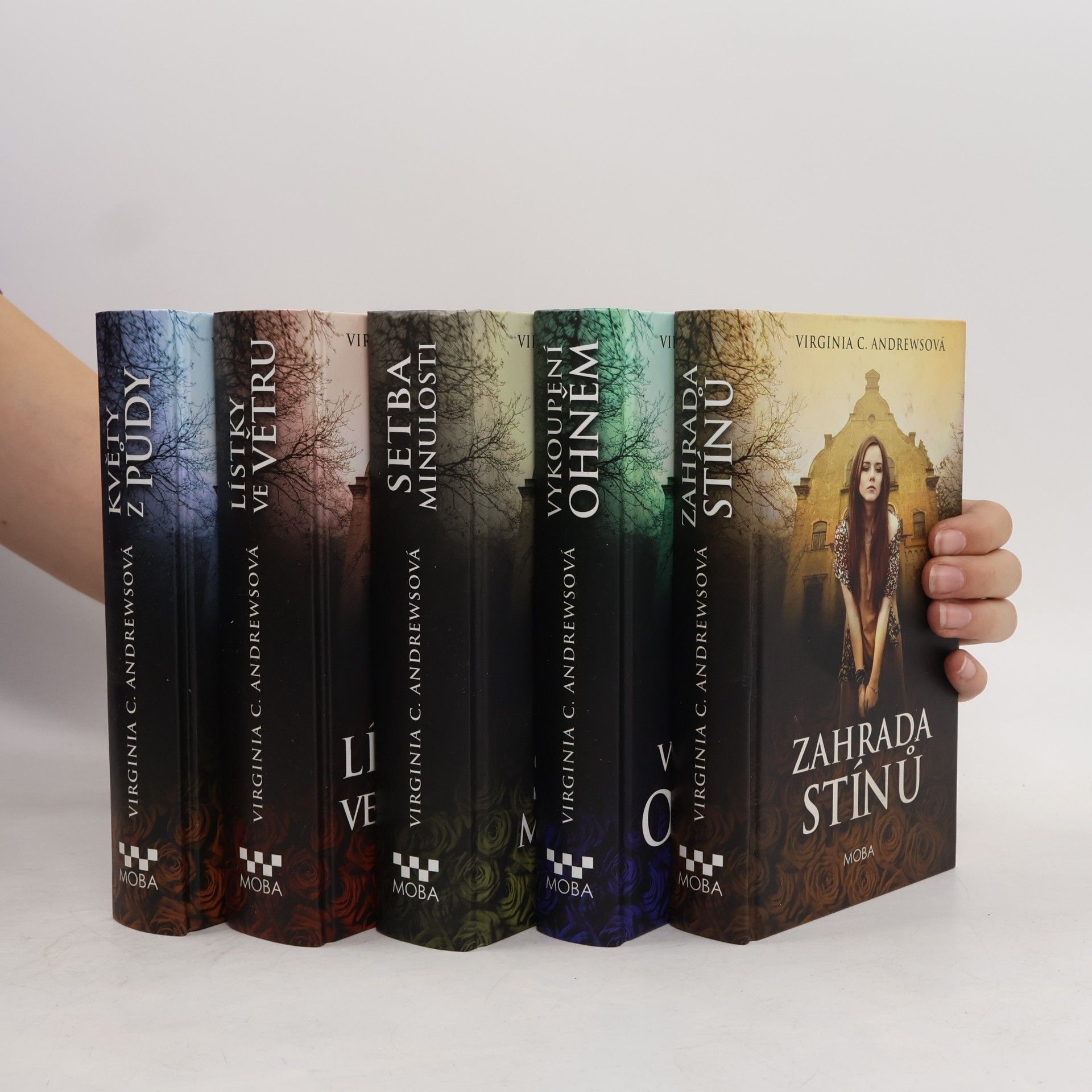V. C. Andrews Květy z půdy. Lístky ve větru. Vykoupení ohněm. Setba minulosti. Zahrada stínů