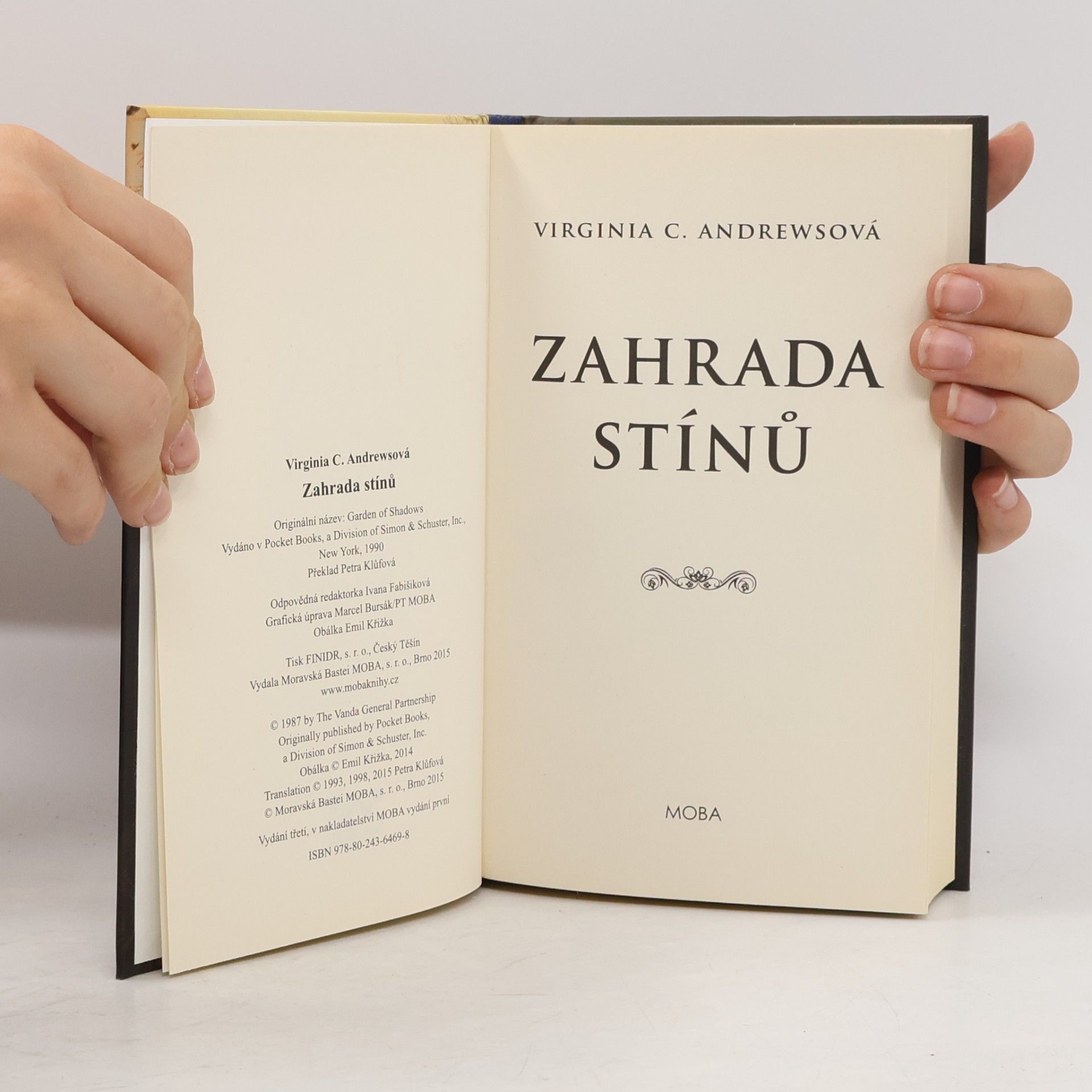 V. C. Andrews Květy z půdy. Lístky ve větru. Vykoupení ohněm. Setba minulosti. Zahrada stínů