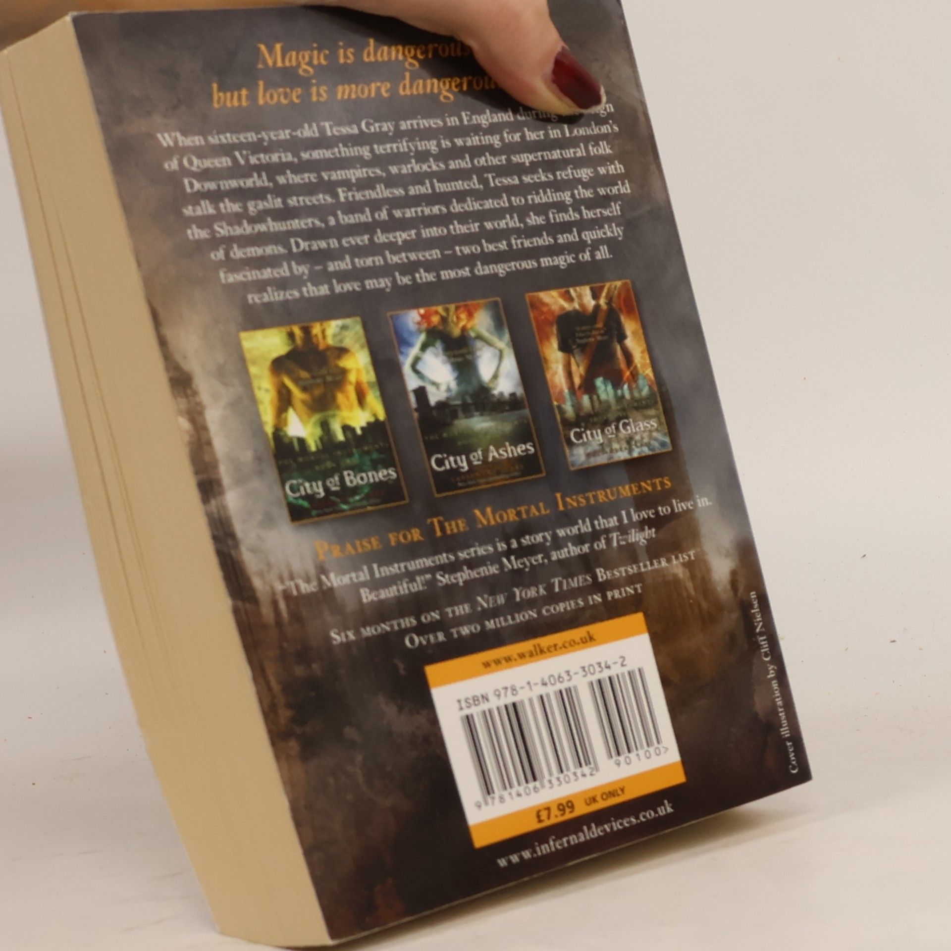 Cassandra Clare The infernal devices, book one. Clockwork angel