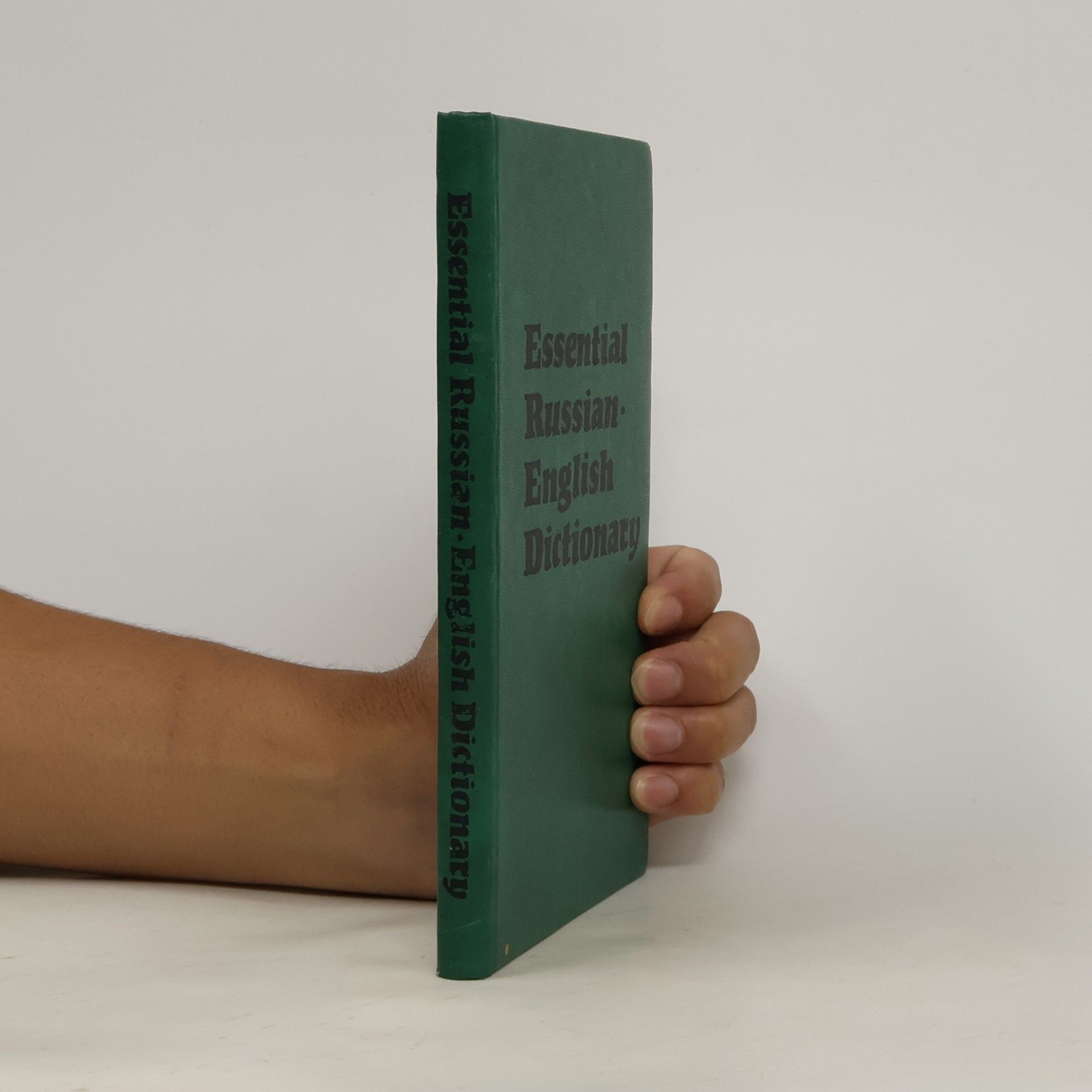 AA.VV. Essential Russian - English Dictionary