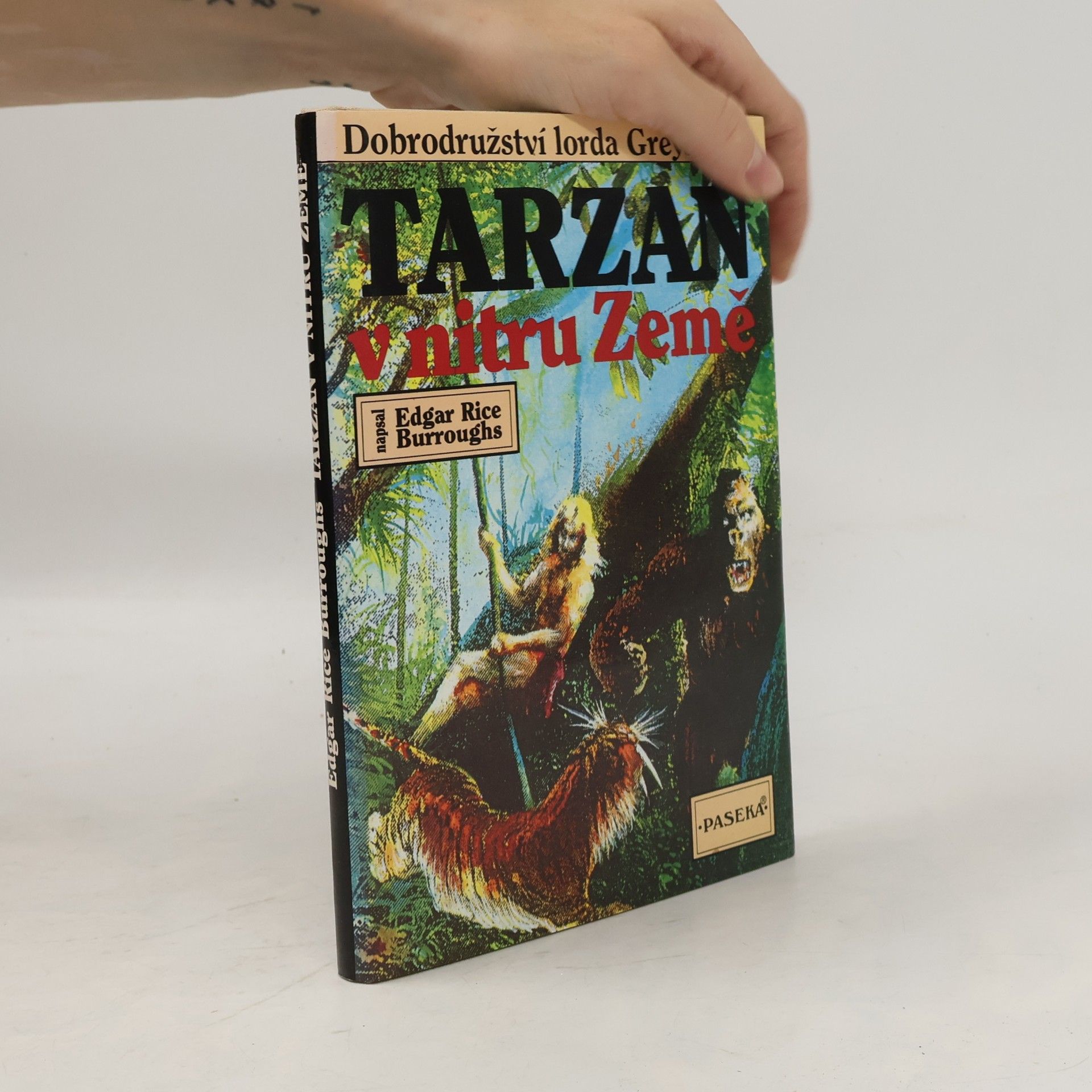 Edgar Rice Burroughs Tarzan v nitru země