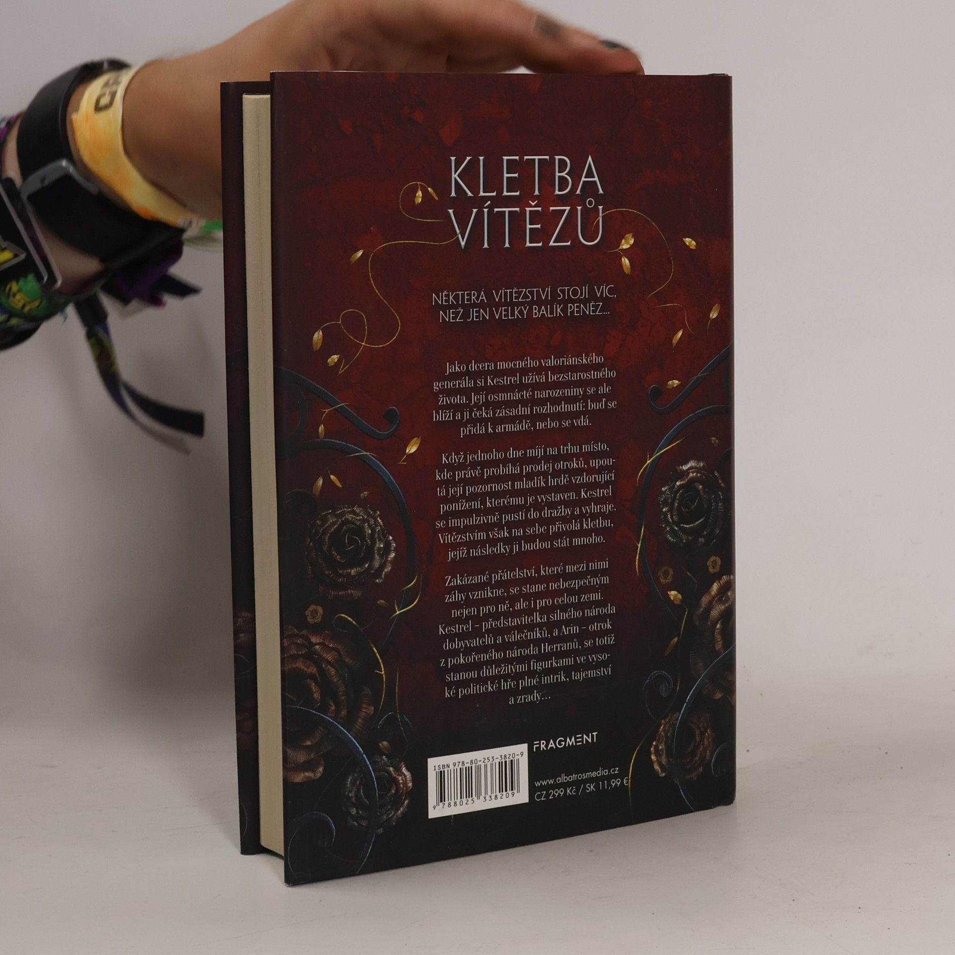 Marie Rutkoski Kletba vítězů