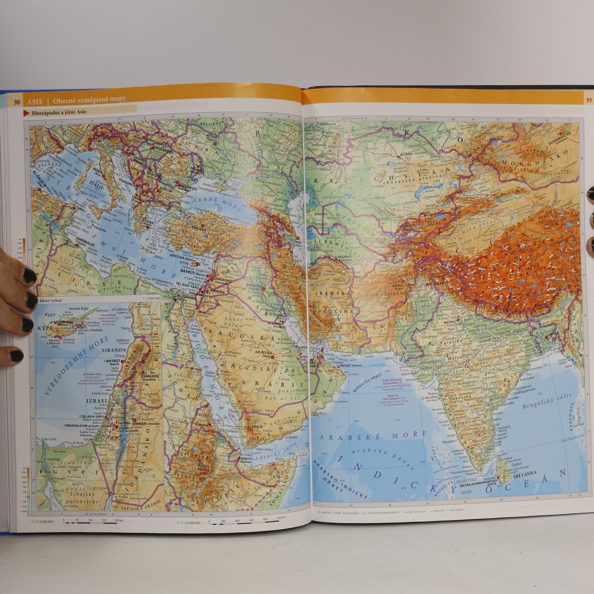Autores varios Školní atlas světa