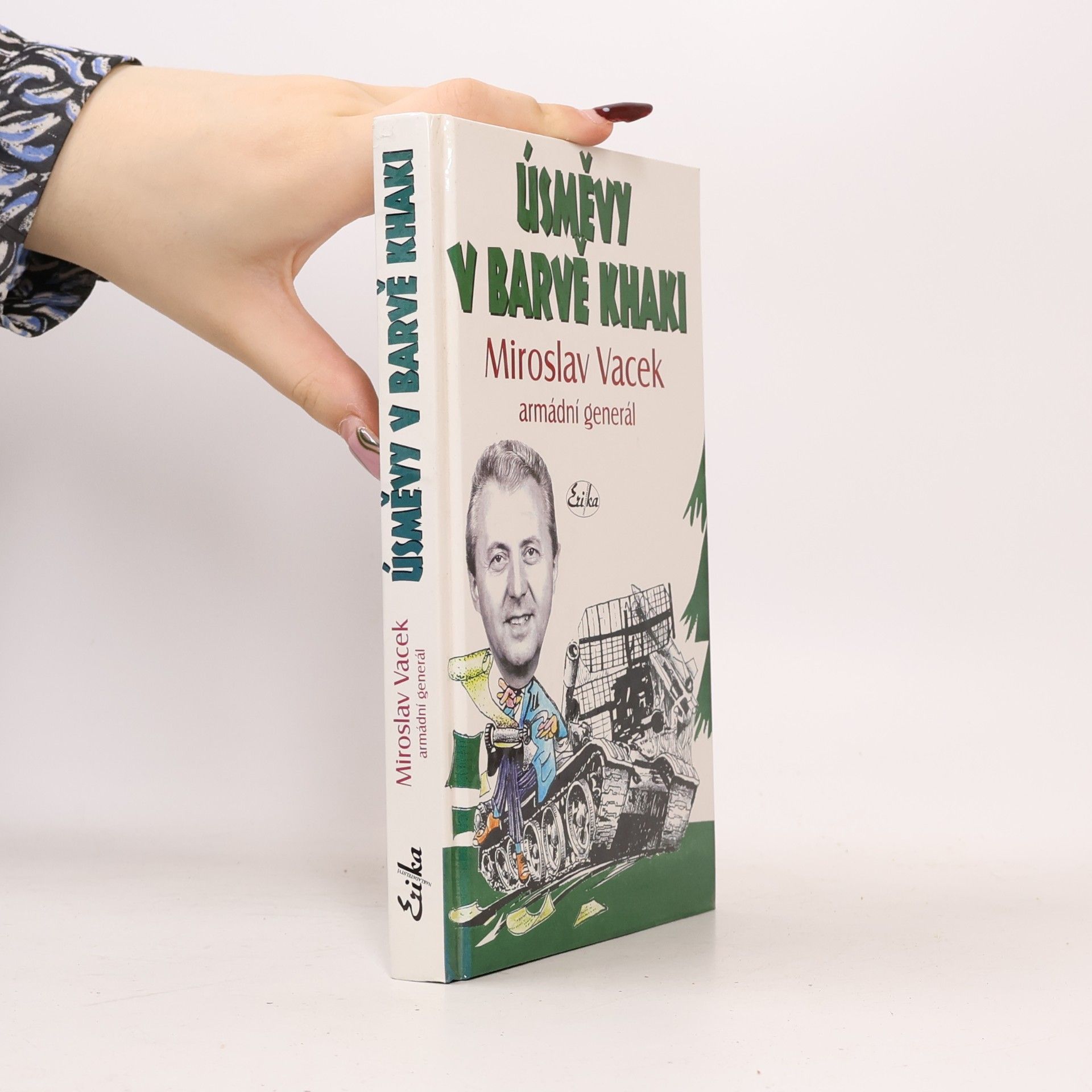Milan Konvalina Úsměvy v barvě khaki