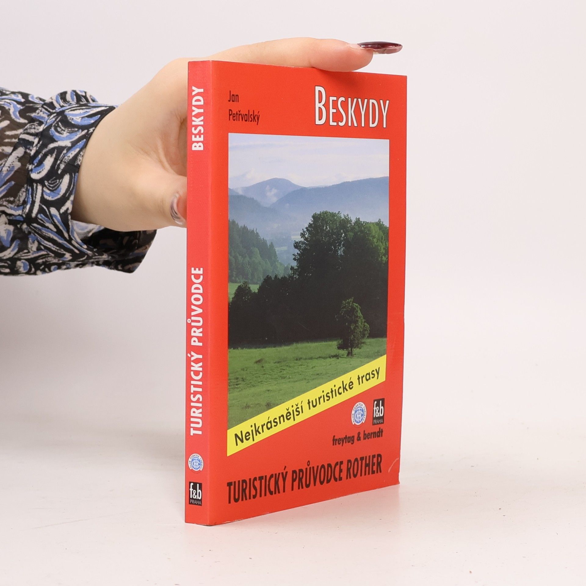Jan Petřvalský Beskydy : 50 vybraných turistických tras v Moravskoslezských Beskydech a okolních pohořích