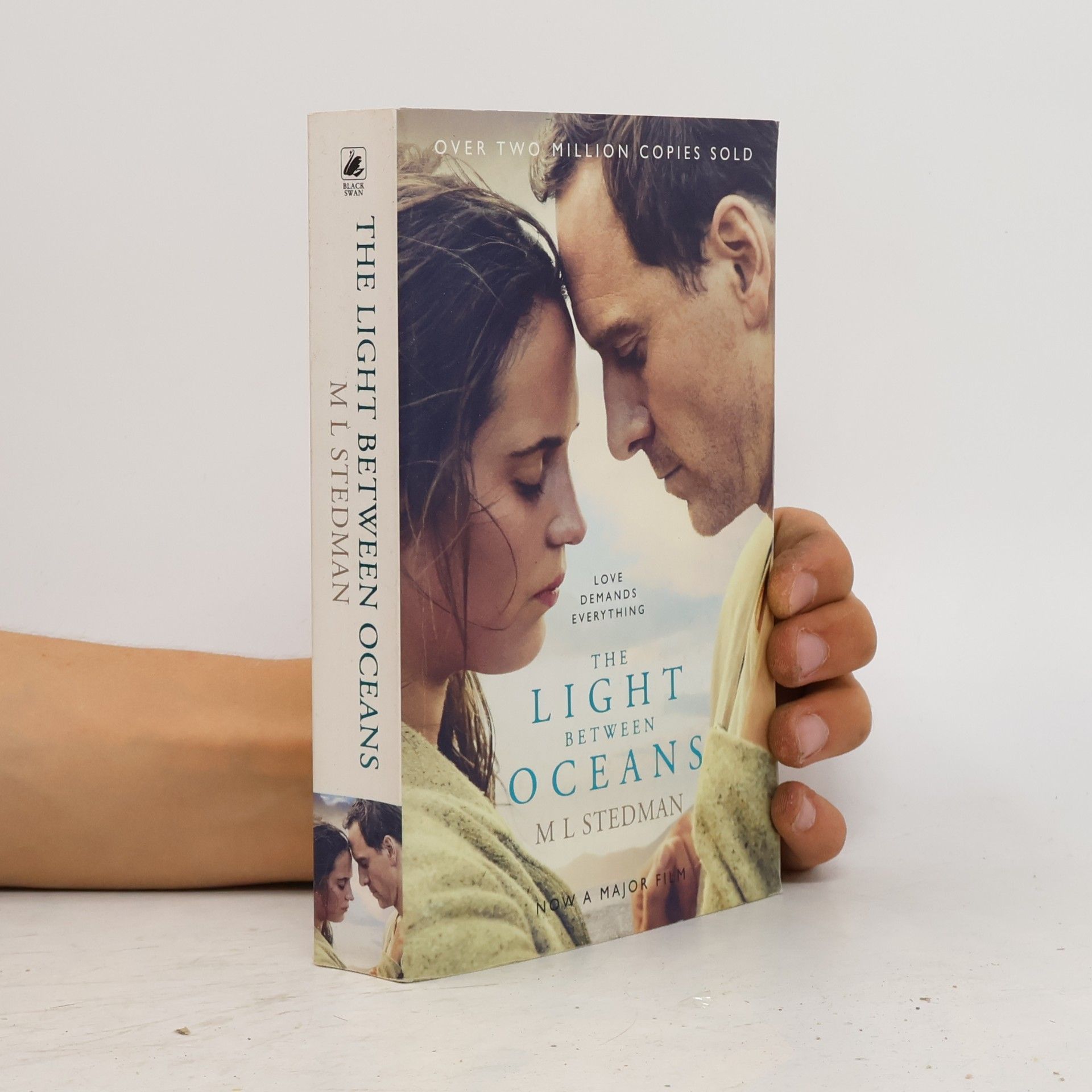 M. L. Stedman The Light Between Oceans