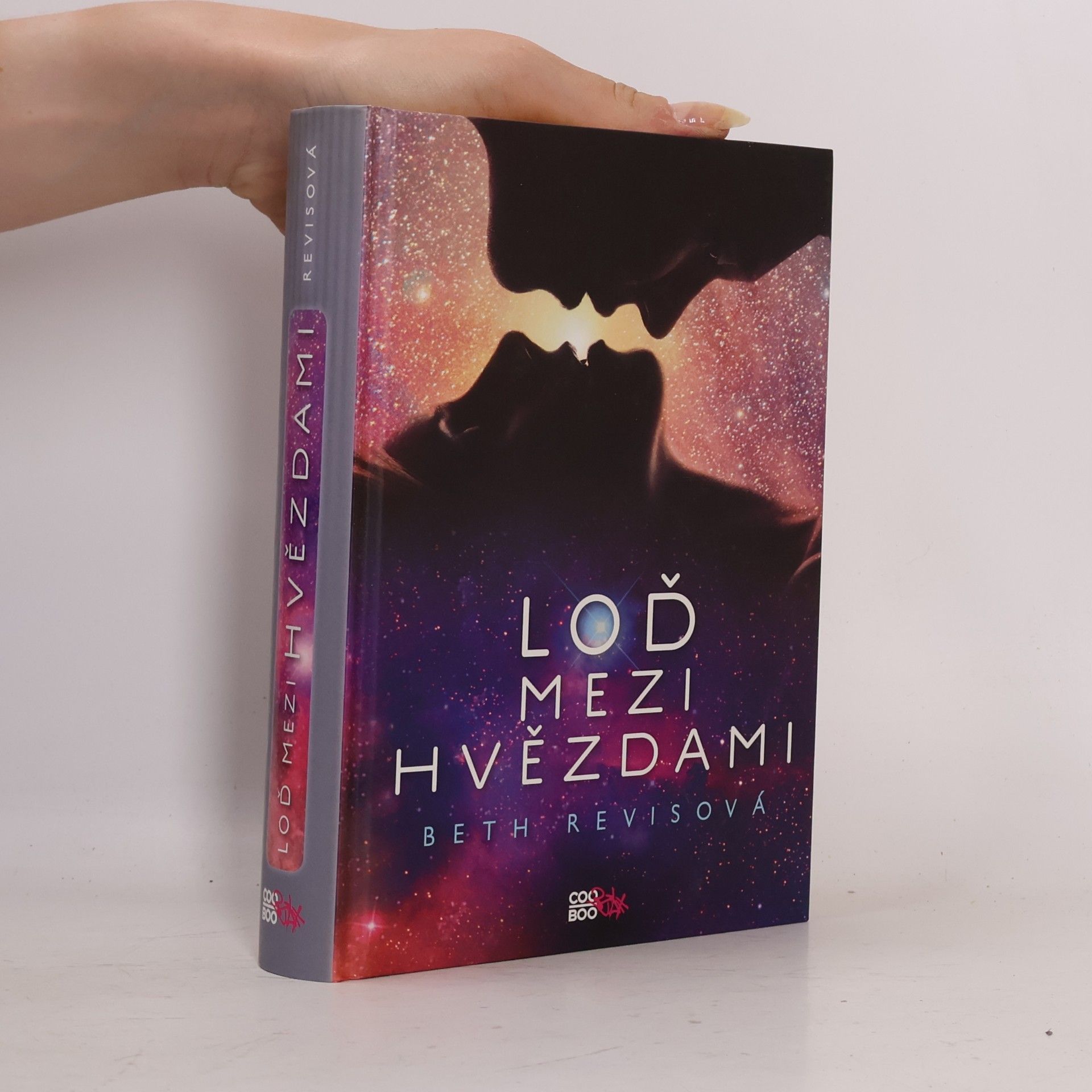 Beth Revis Loď mezi hvězdami
