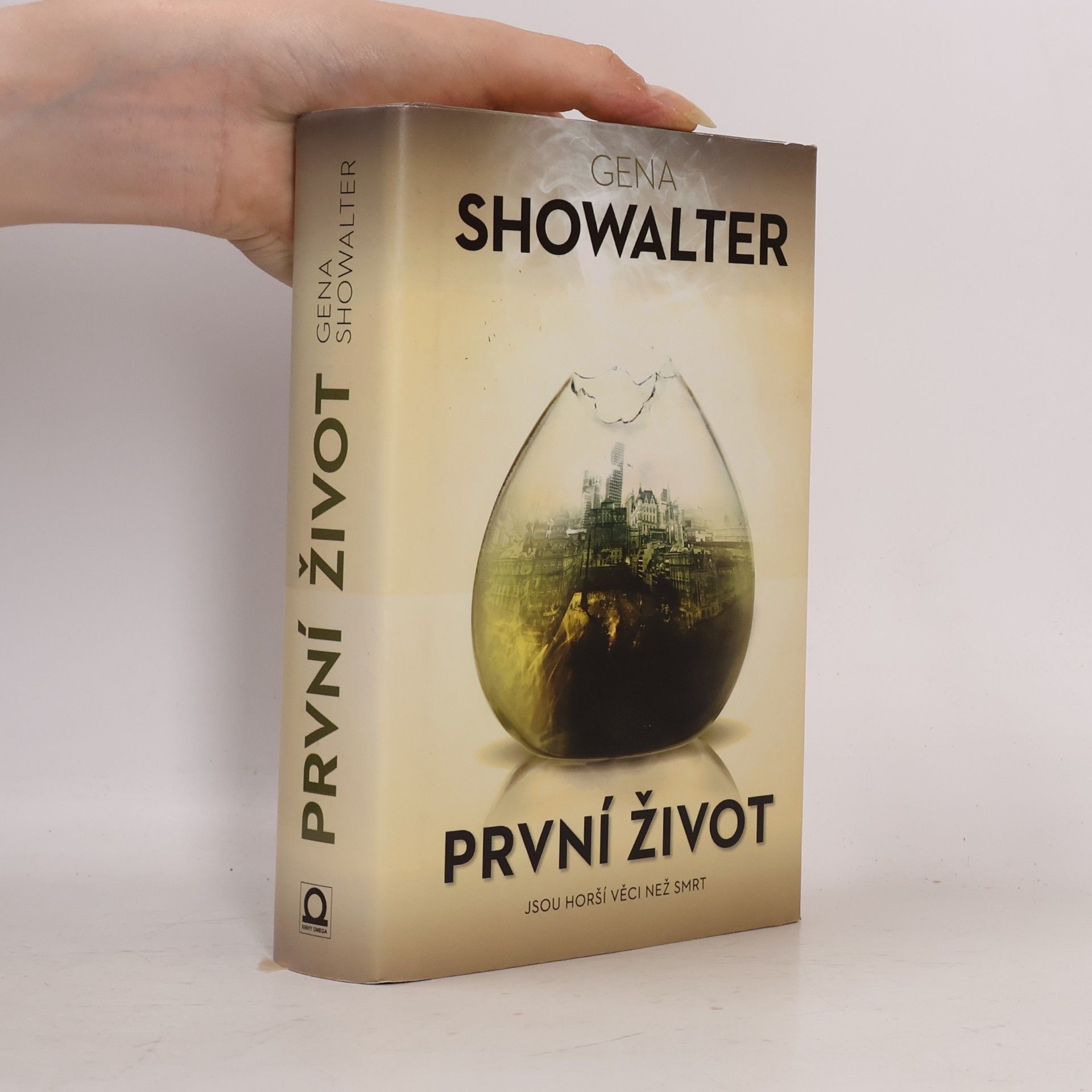 Gena Showalter První život