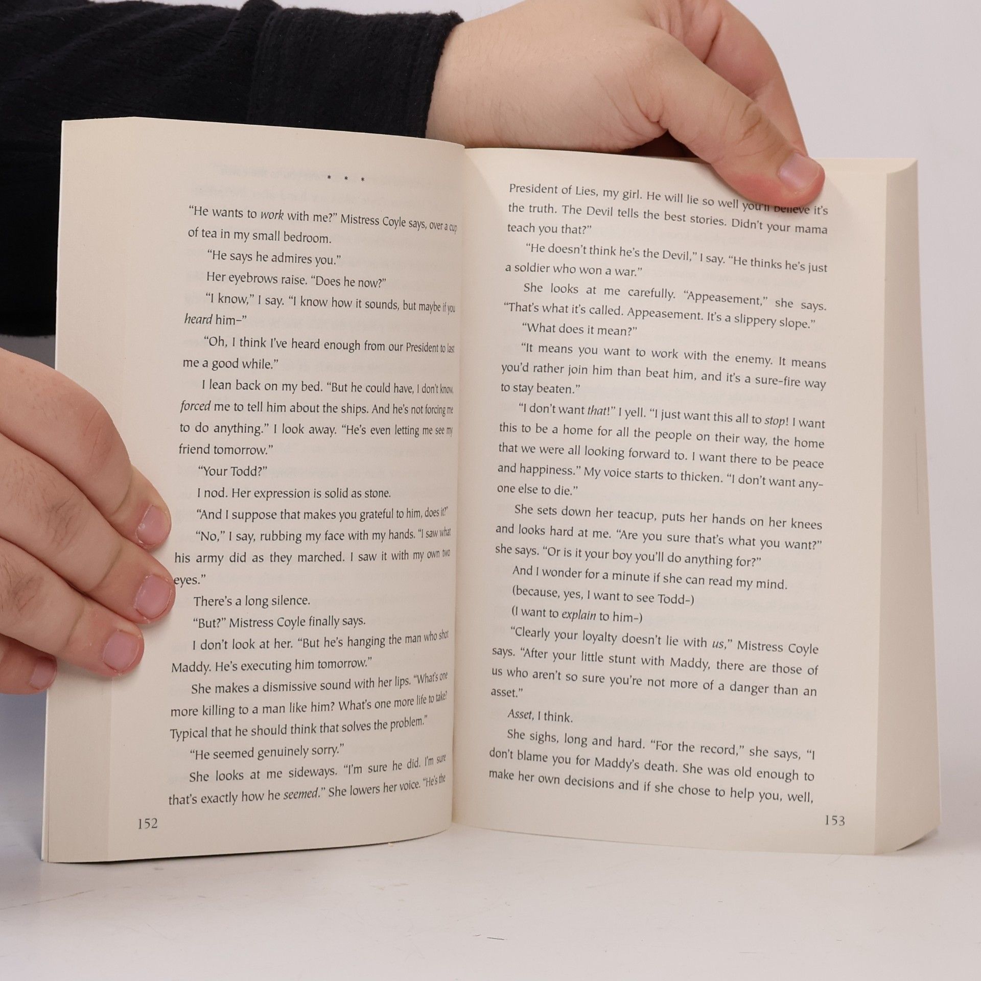 Patrick Ness The Ask and the Answer