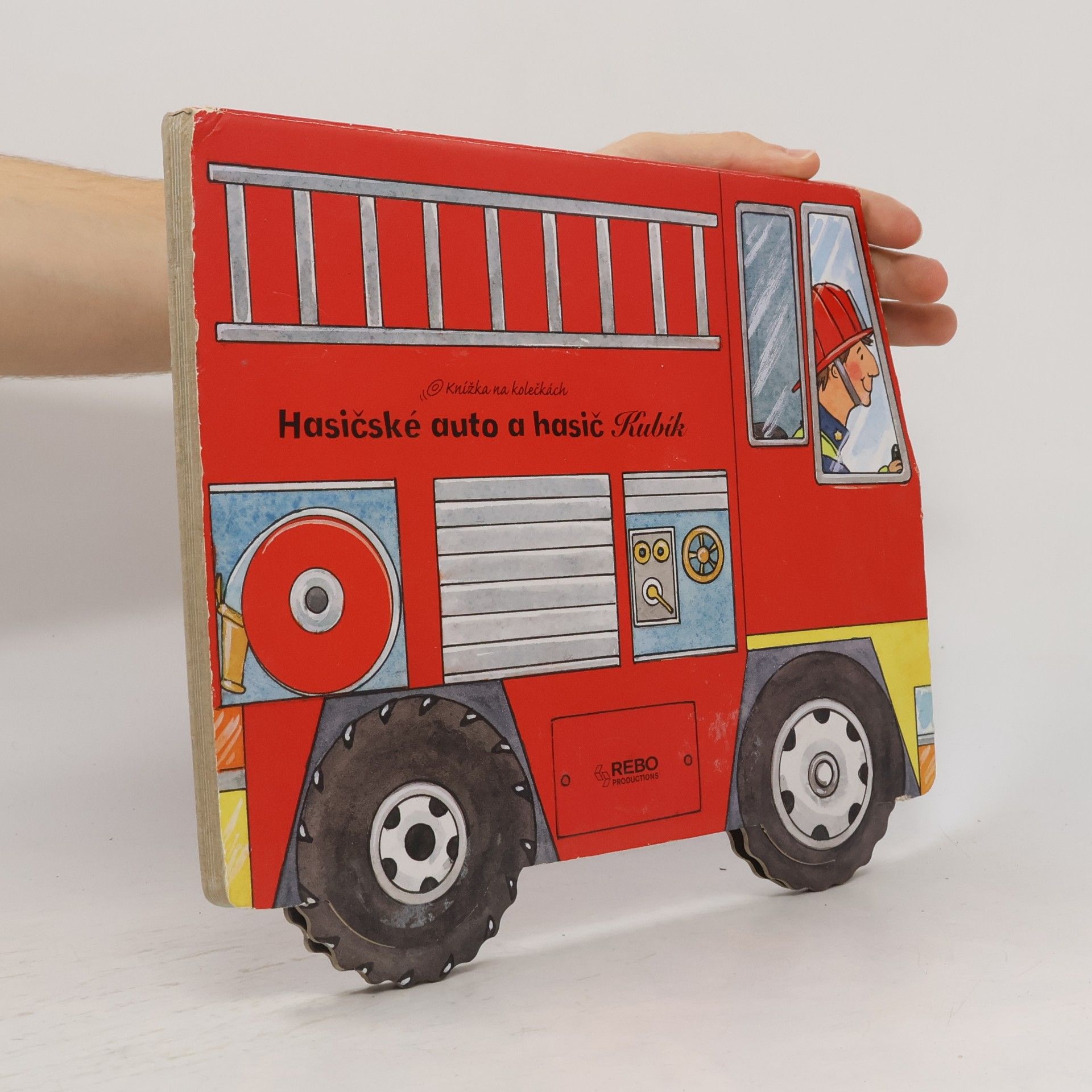 Julia Oliver Hasičské auto a hasič Kubík