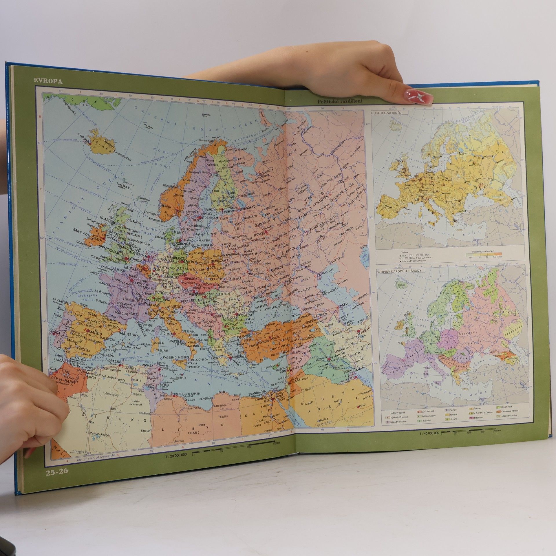 Autorenkollektiv Atlas světa