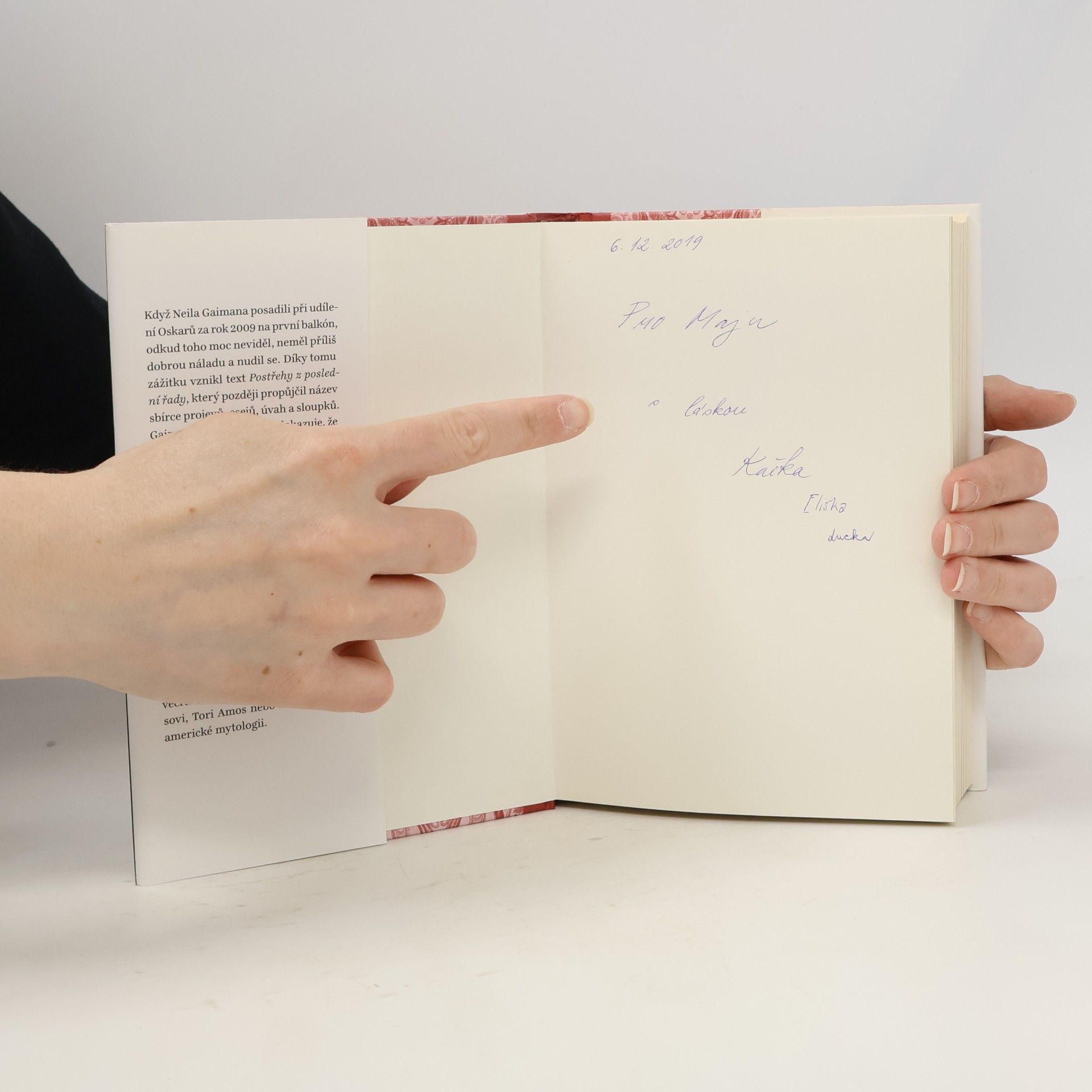 Neil Gaiman Postřehy z poslední řady: Vybrané texty