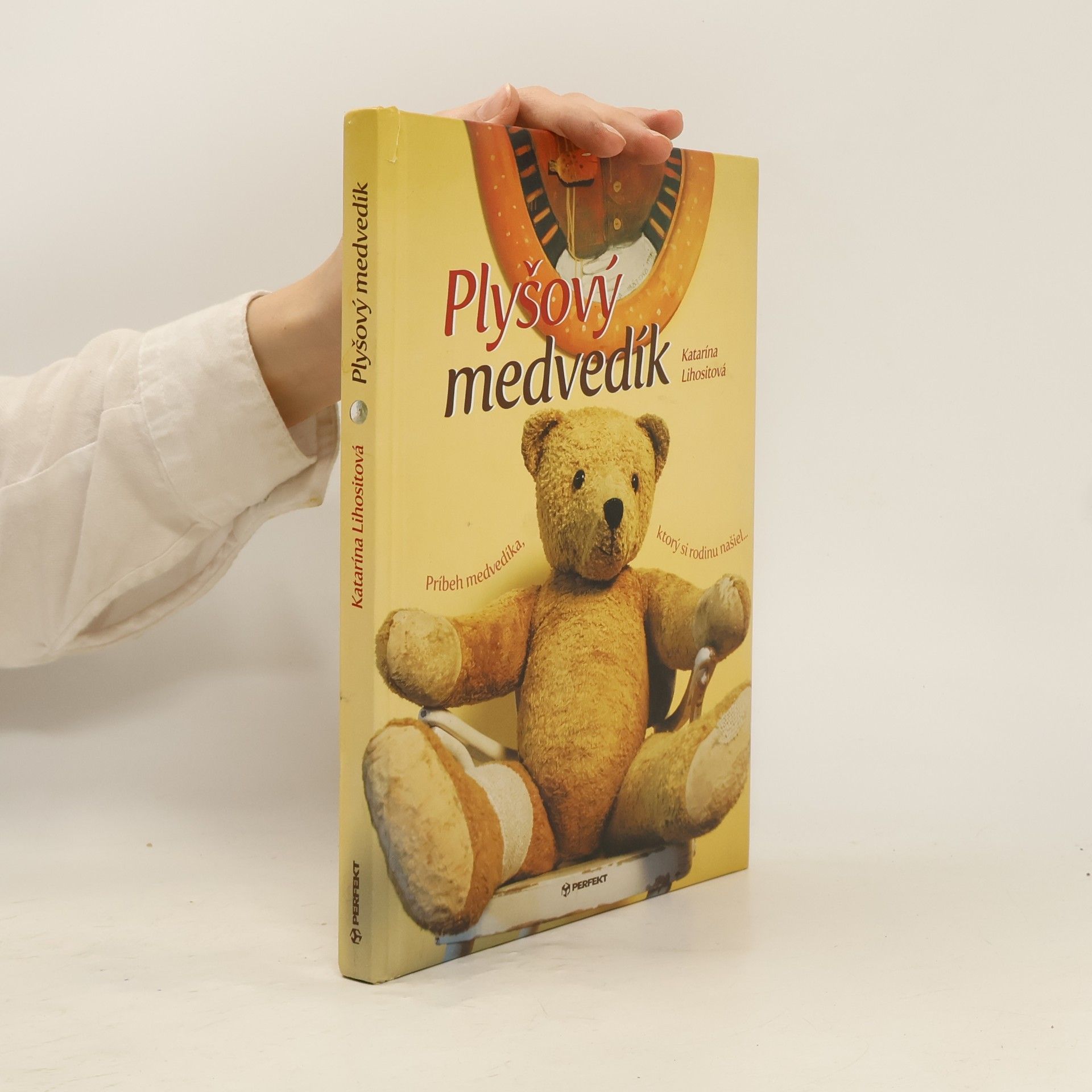 Katarína Lihositová Plyšový medvedík: Príbeh medvedíka, ktorý si rodinu našiel...