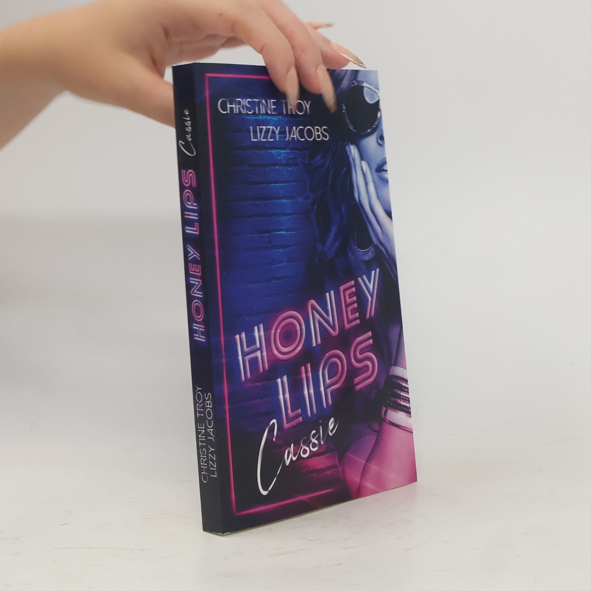 Honey Lips: Cassie