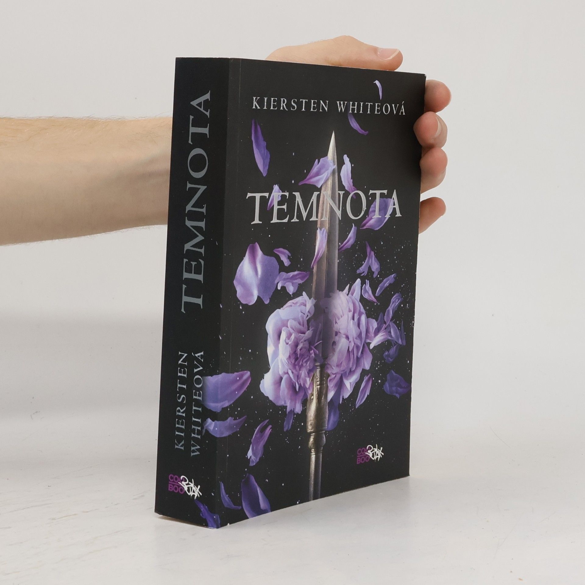 Kiersten White Temnota: Dobyvatelská sága 1
