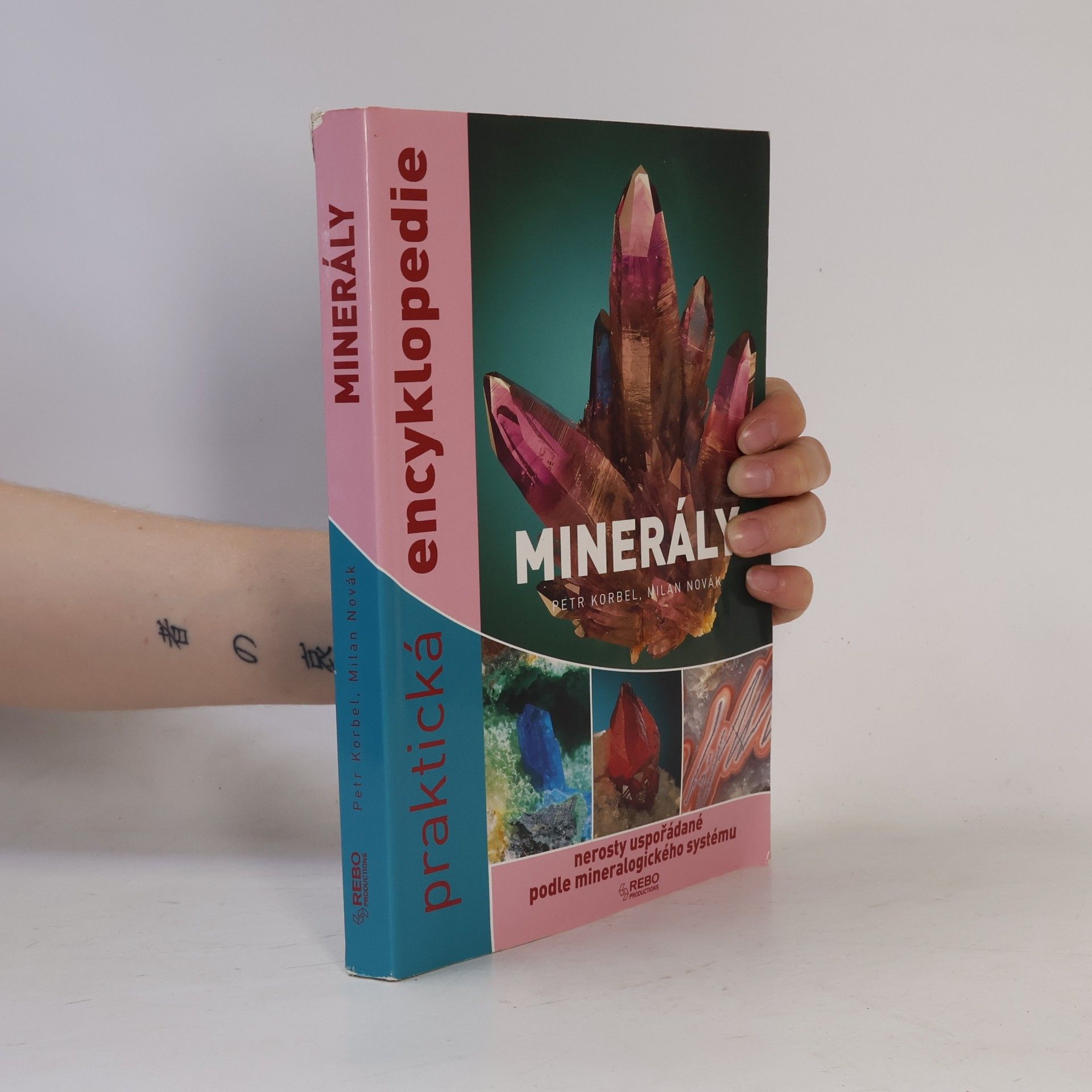 Petr Korbel Minerály - Praktická encyklopedie