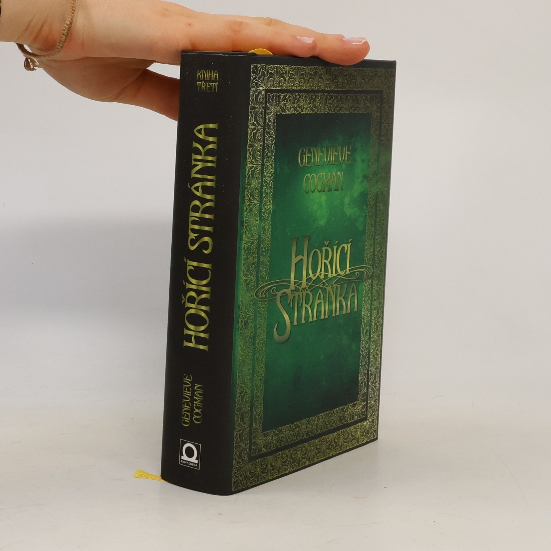 Genevieve Cogman Neviditelná knihovna. Kniha třetí. Hořící stránka