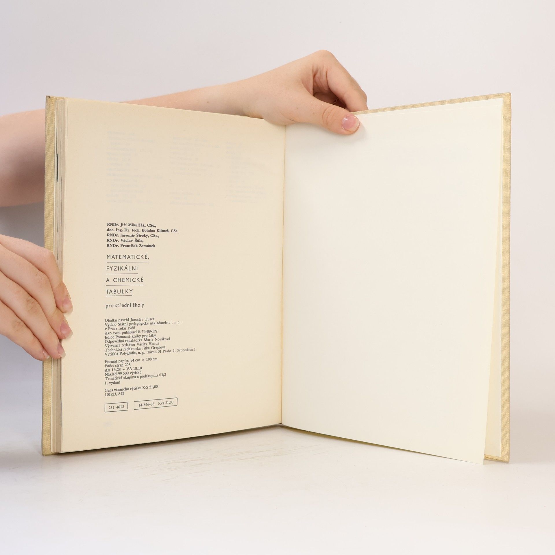 Autorenkollektiv Matematické, fyzikální a chemické tabulky pro střední školy
