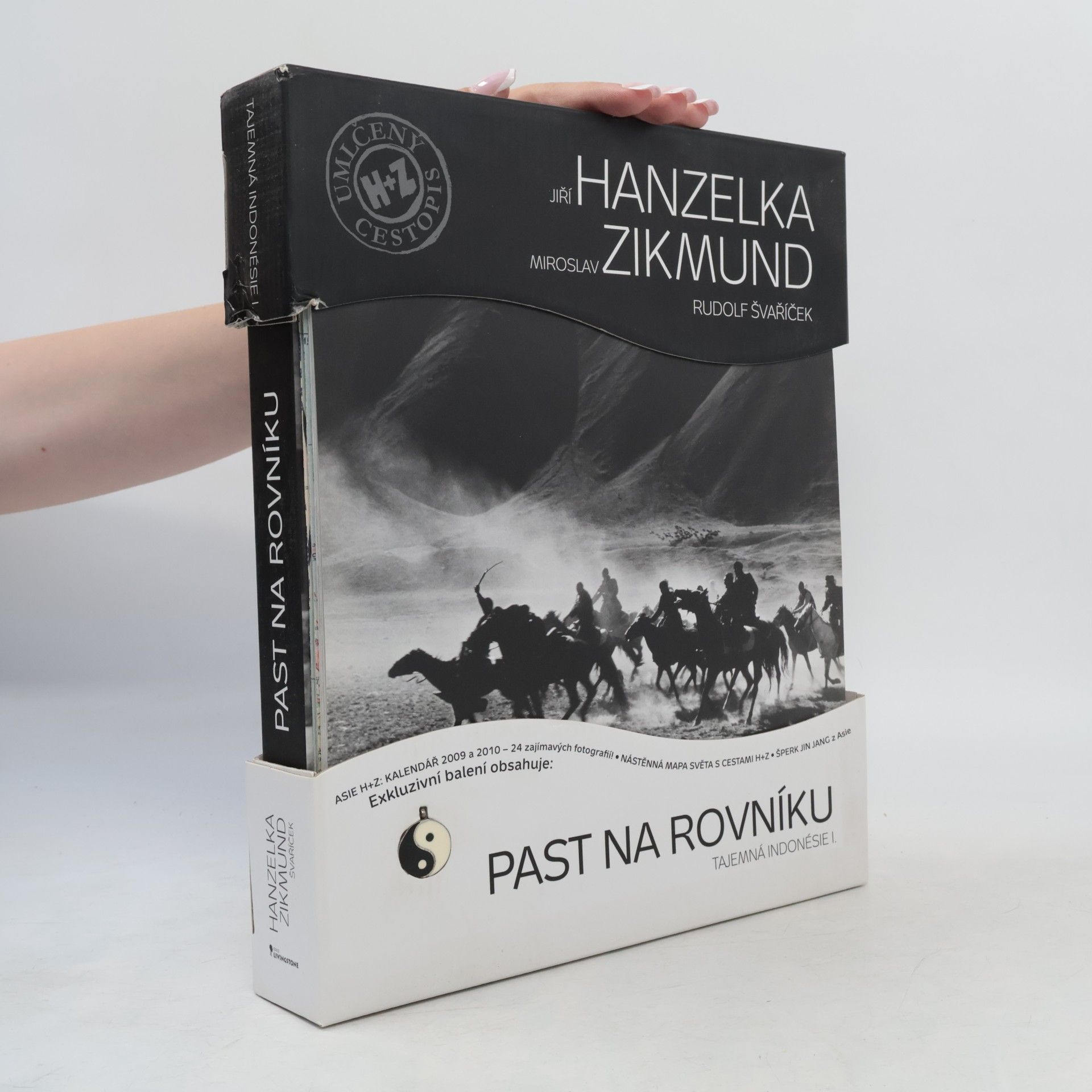 Rudolf Švaříček Past na rovníku: Tajemná Indonésie I.