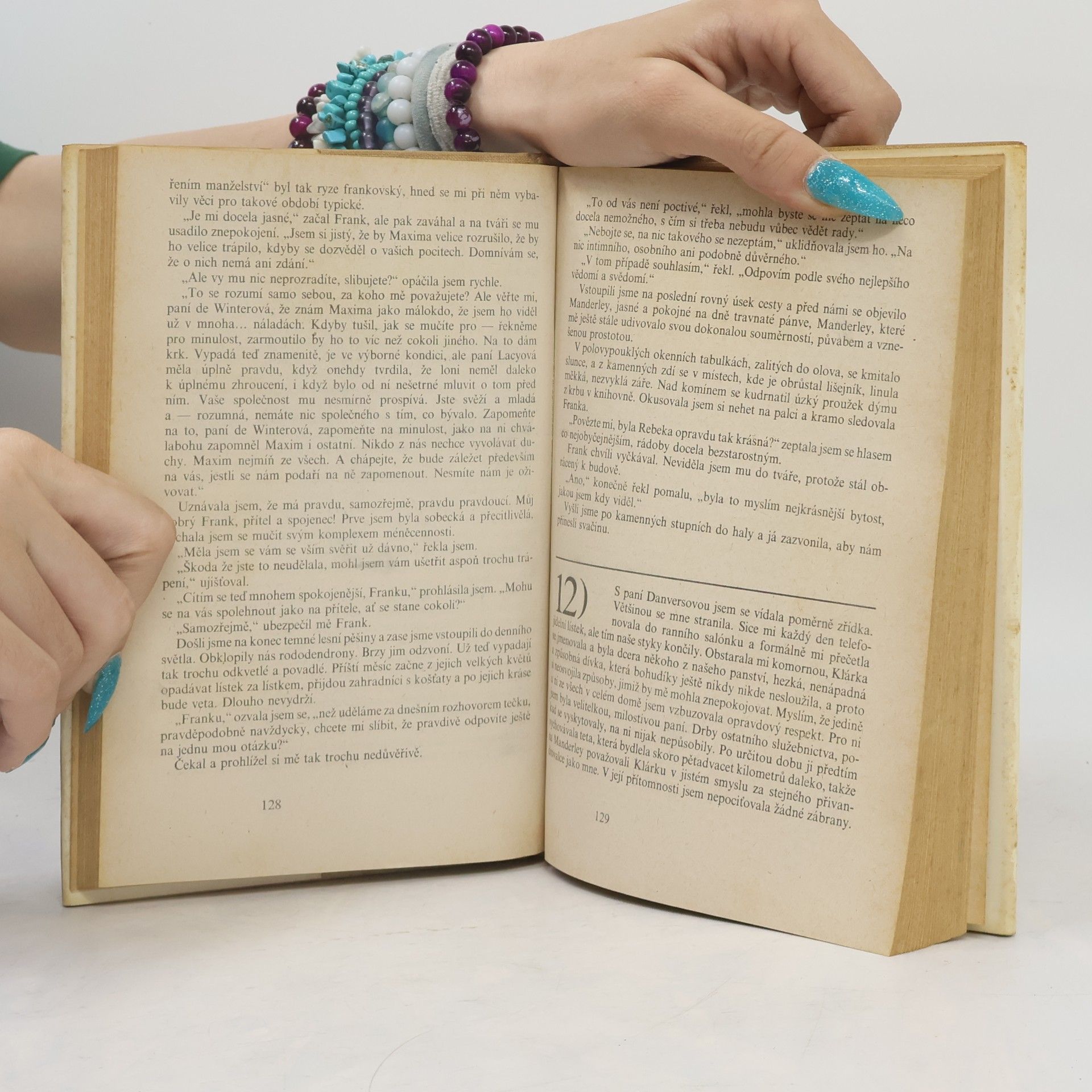 Daphne Du Maurier Mrtvá a živá