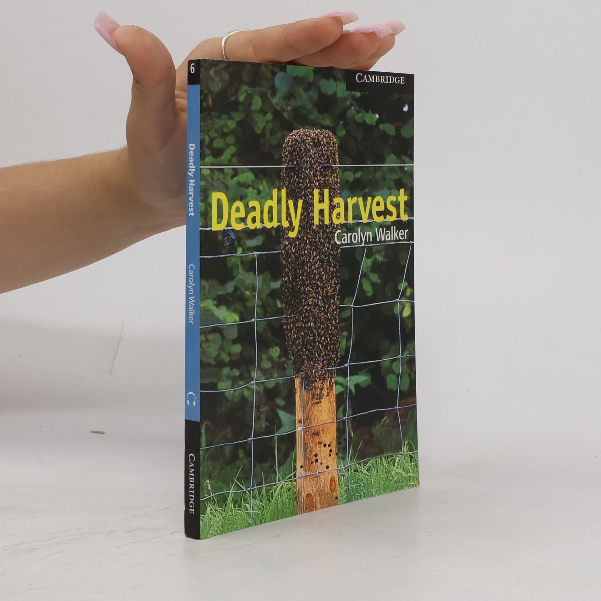 Carolyn Walker Cambridge English Readers - 6: Deadly Harvest