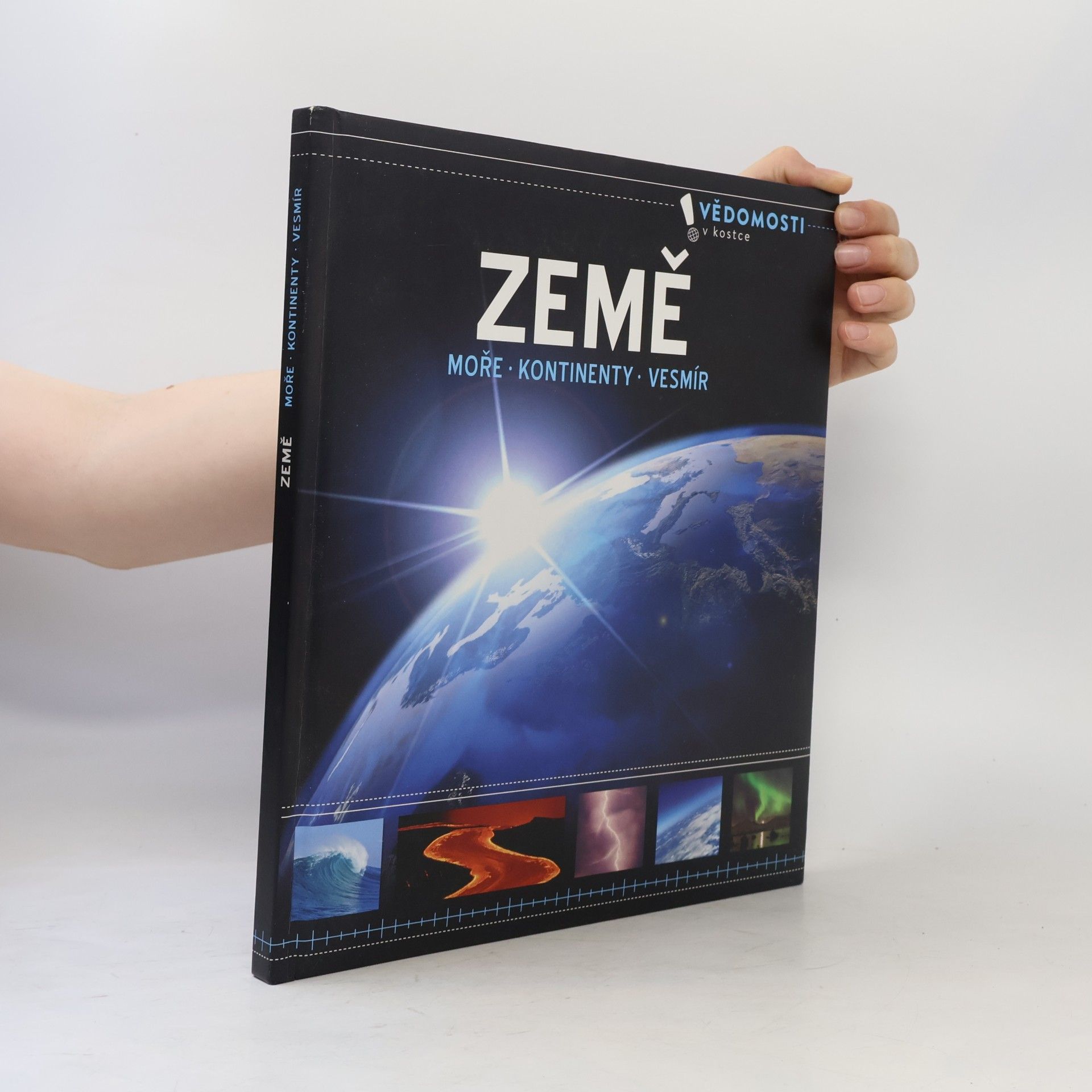 Kolektiv autorů Země. Moře, kontinenty, vesmír
