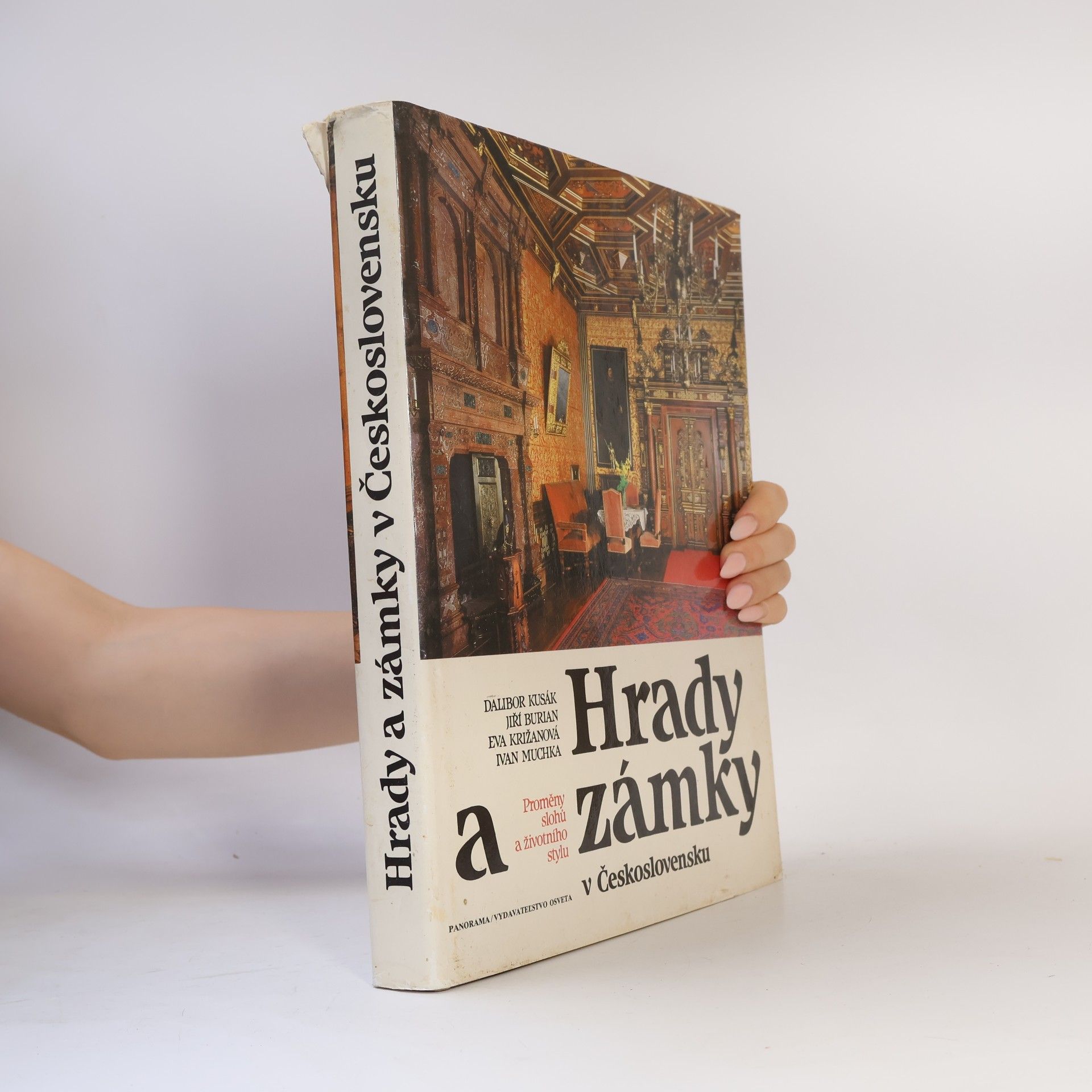 Dalibor Kusák Hrady a zámky v Československu