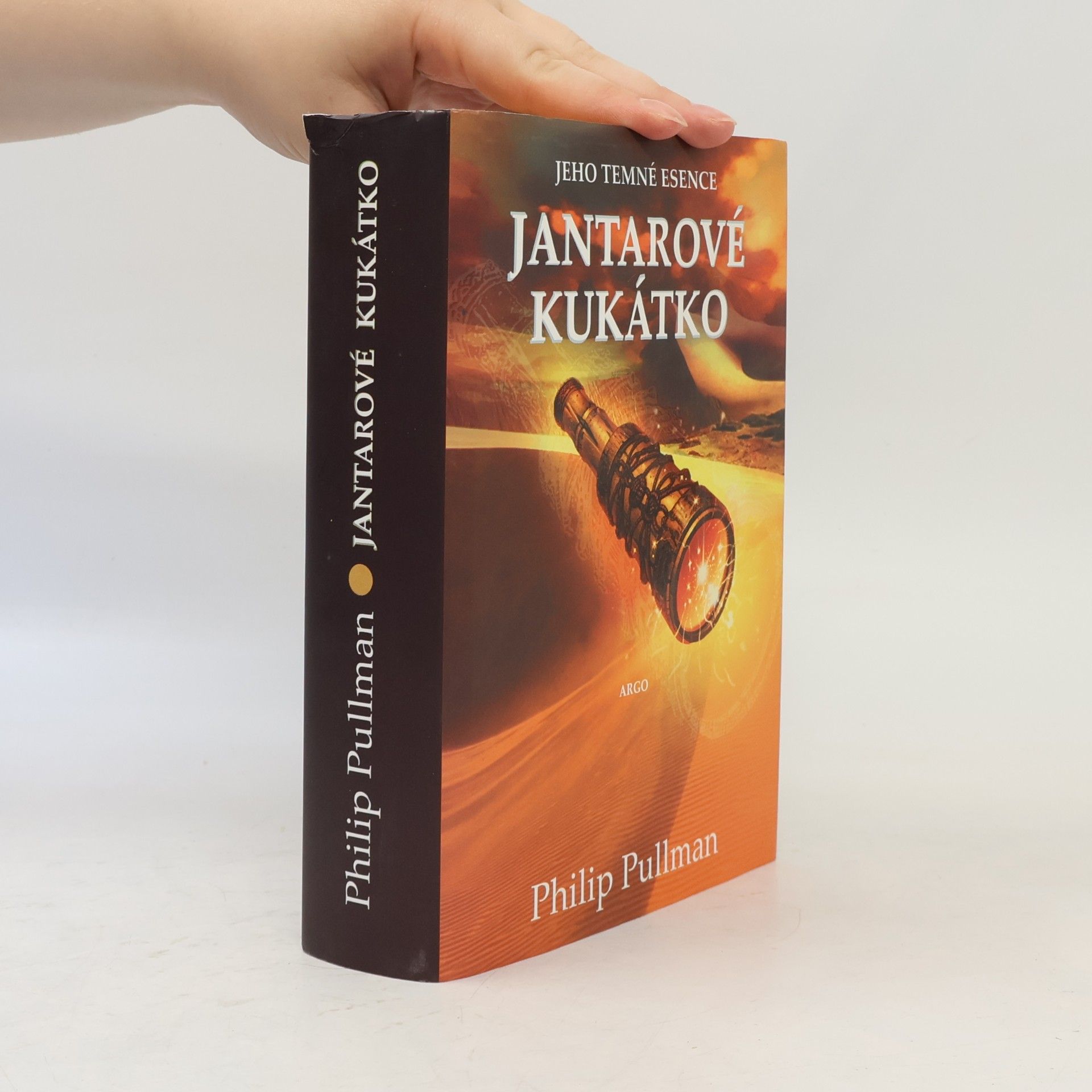 Philip Pullman Jeho temné esence. Jantarové kukátko