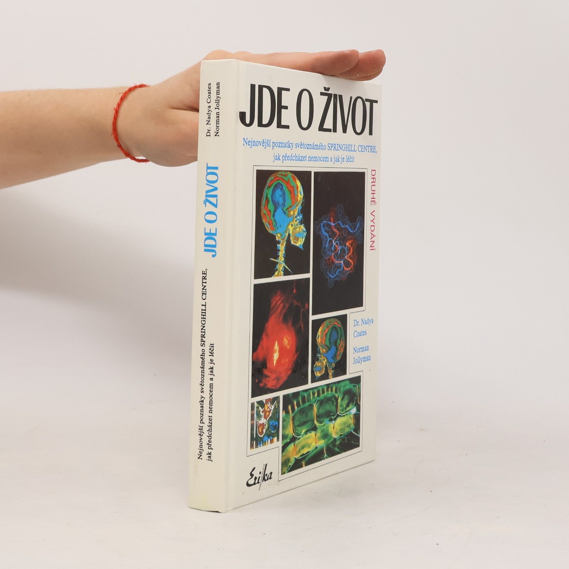 Nadya Coates Jde o život