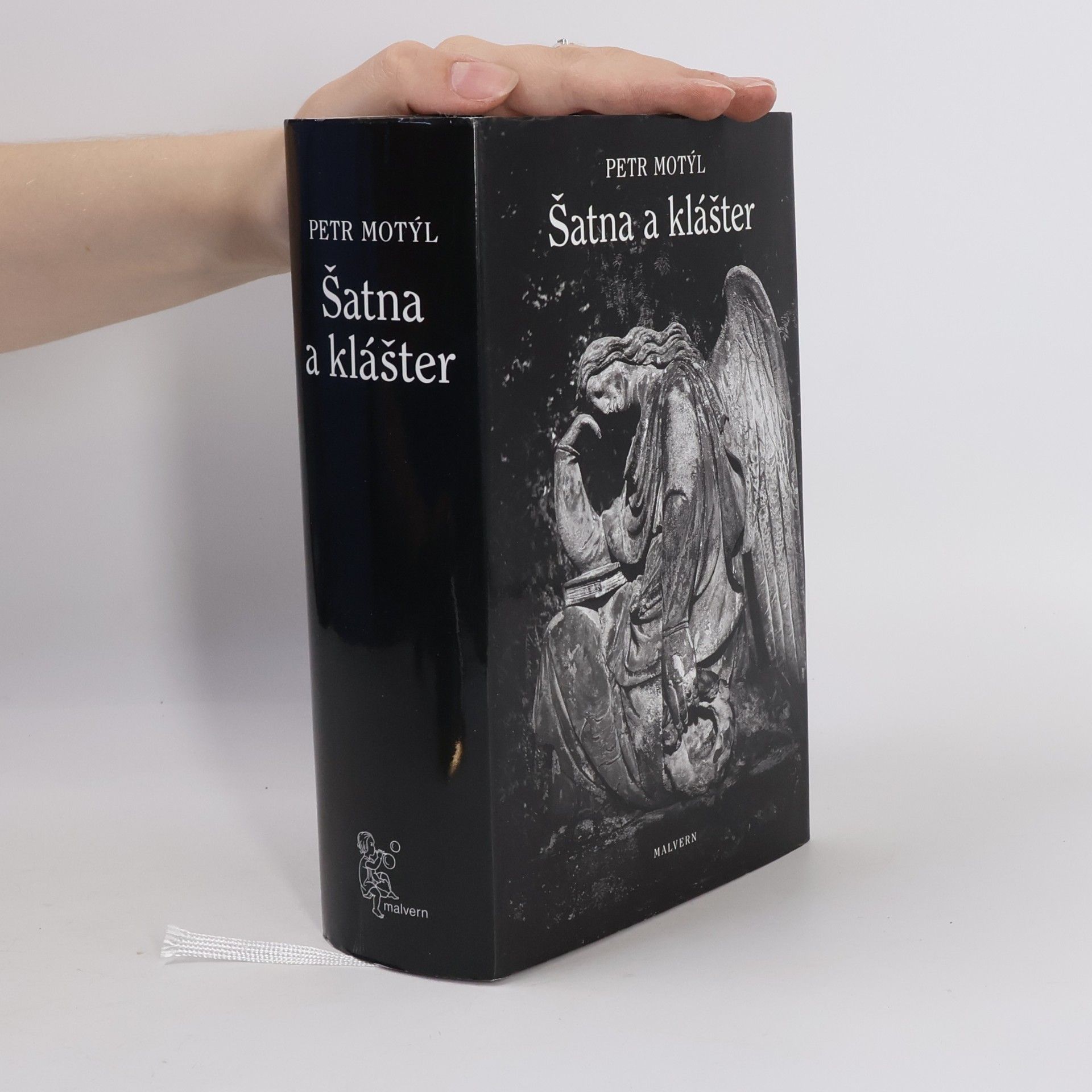 Petr Motýl Šatna a klášter