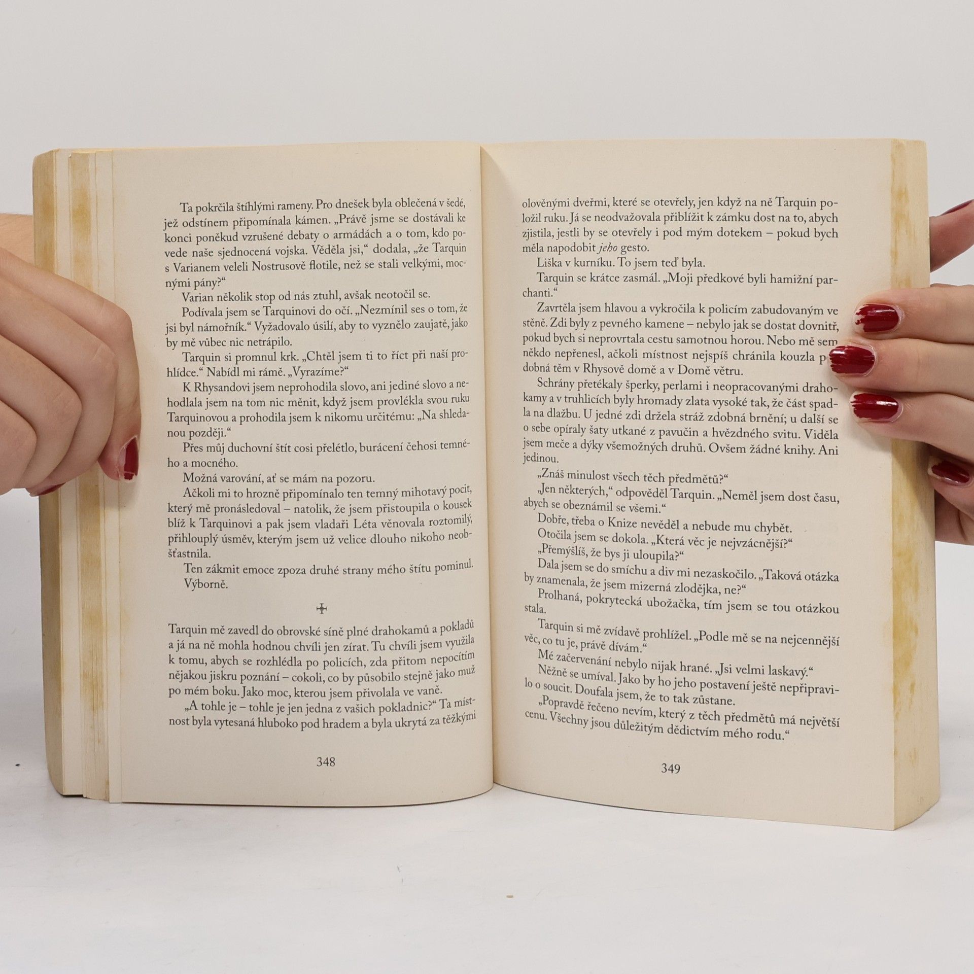 Sarah J. Maas Dvůr mlhy a hněvu
