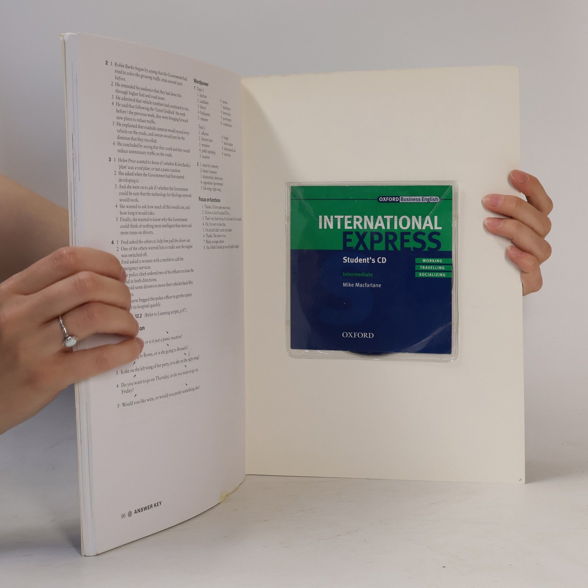Mike Macfarlane International express: workbook intermediate with student'