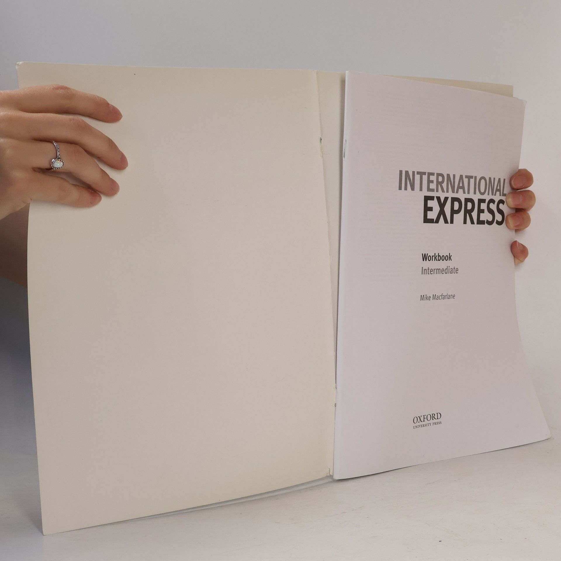 Mike Macfarlane International express: workbook intermediate with student'