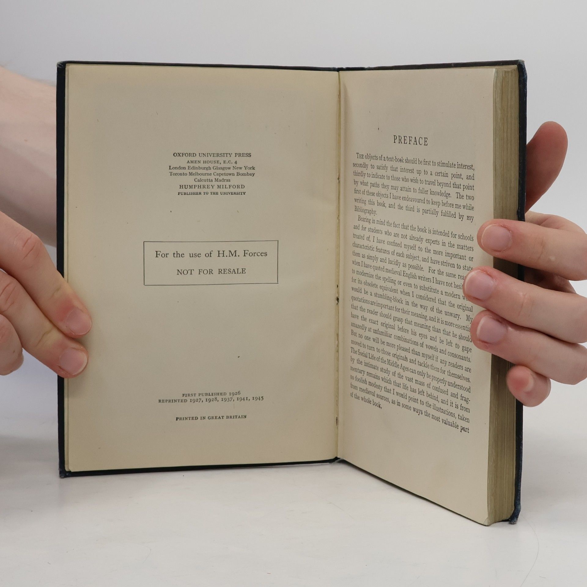 L. F. Salzman English Life in the Middle Ages