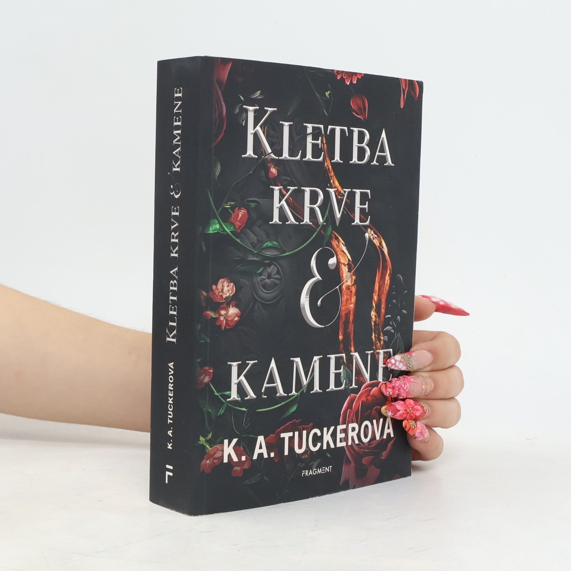 K. A. Tucker Hněv a oheň 2. Kletba krve a kamene