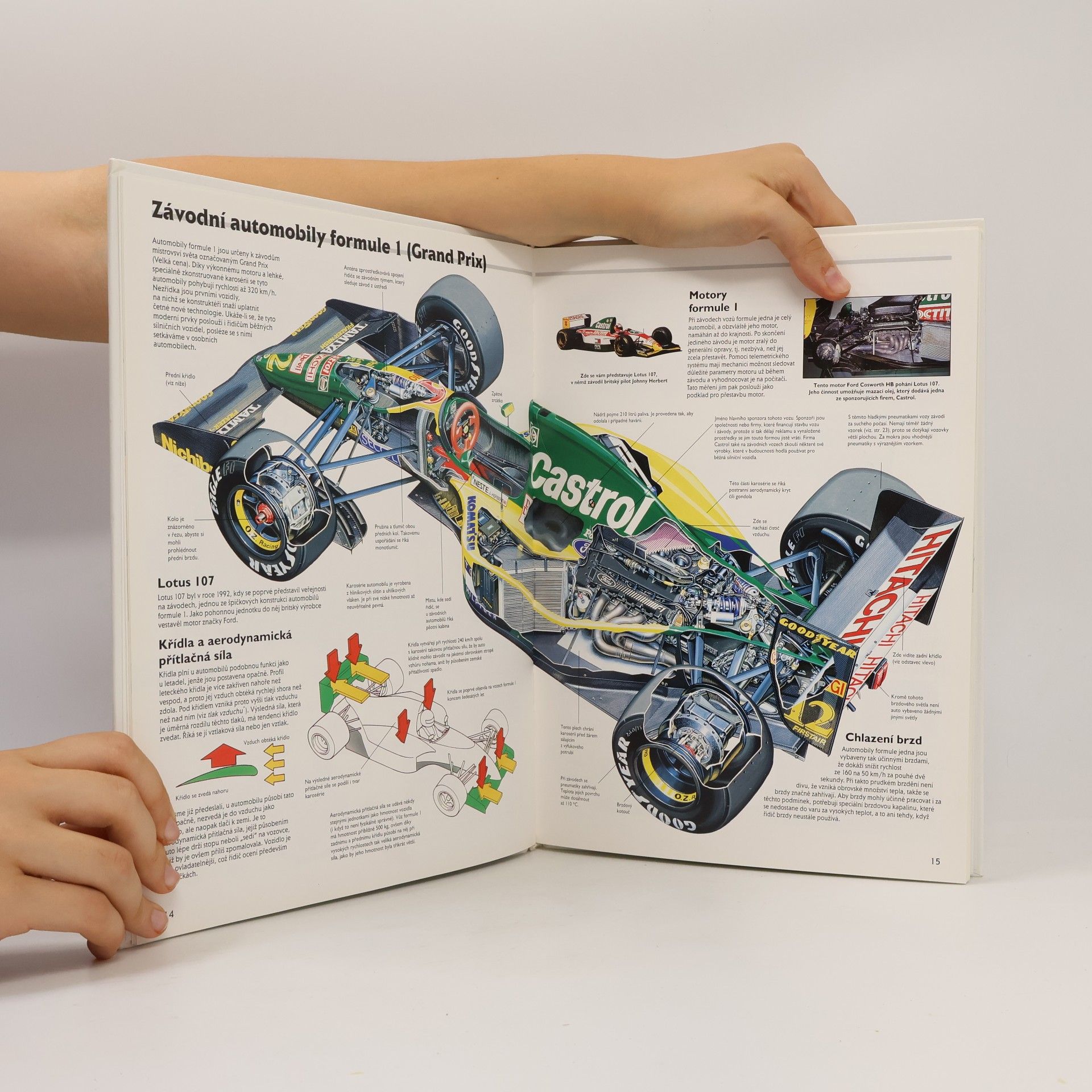 Christopher Maynard Automobily, letadla, lodě : pohledy pod kapotu
