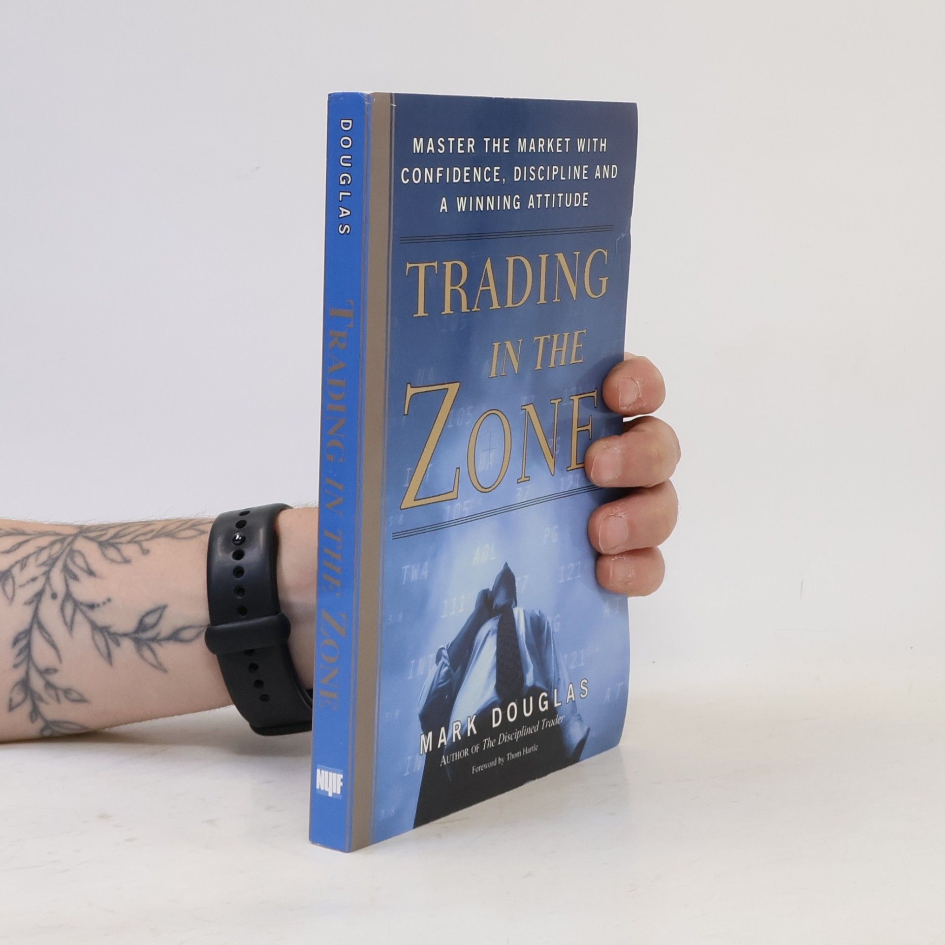 Mark Mark J. Douglas Trading in the zone : master the market with confidence, discipline and a winning attitude