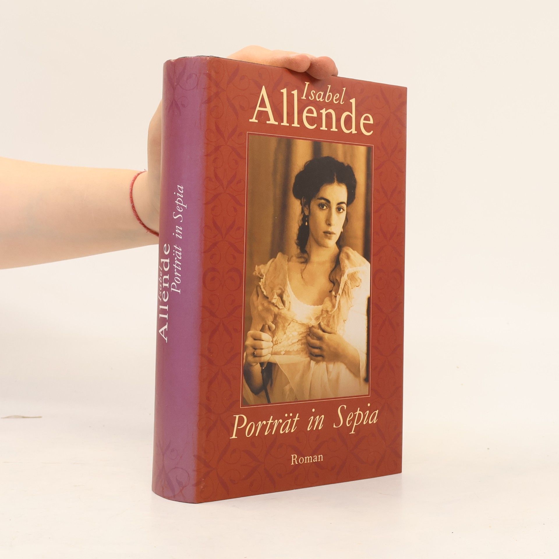 Isabel Allende Porträt in Sepia