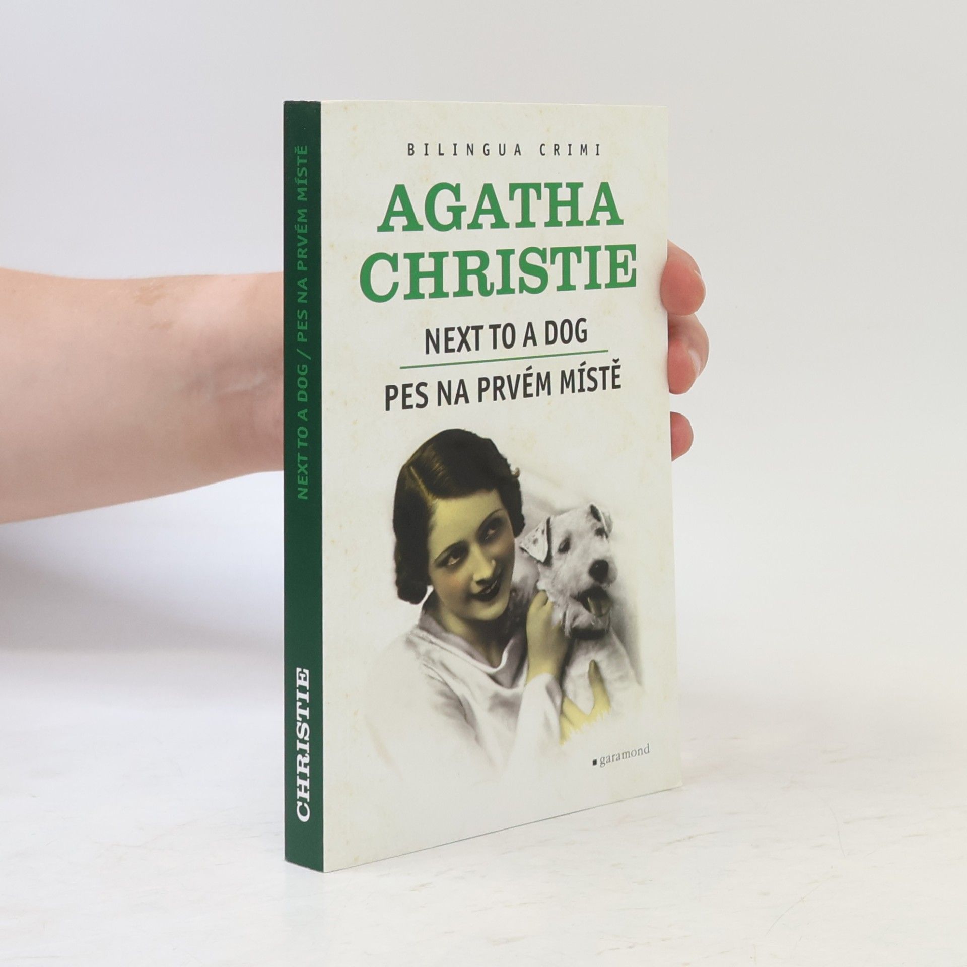 Agatha Christie Next To a Dog. Pes na prvém místě