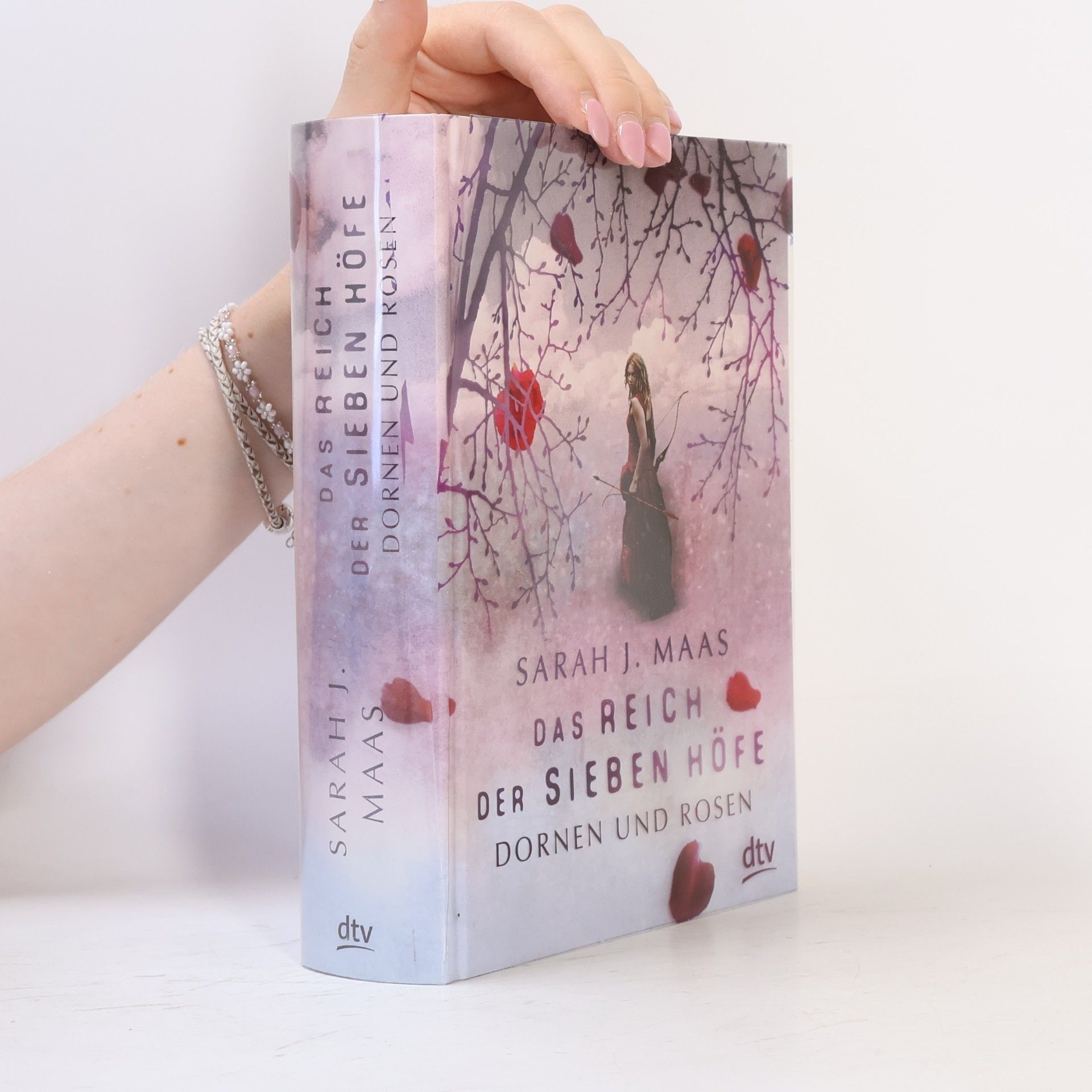 Sarah J. Maas Das Reich der sieben Hofe. Dornen und Rosen