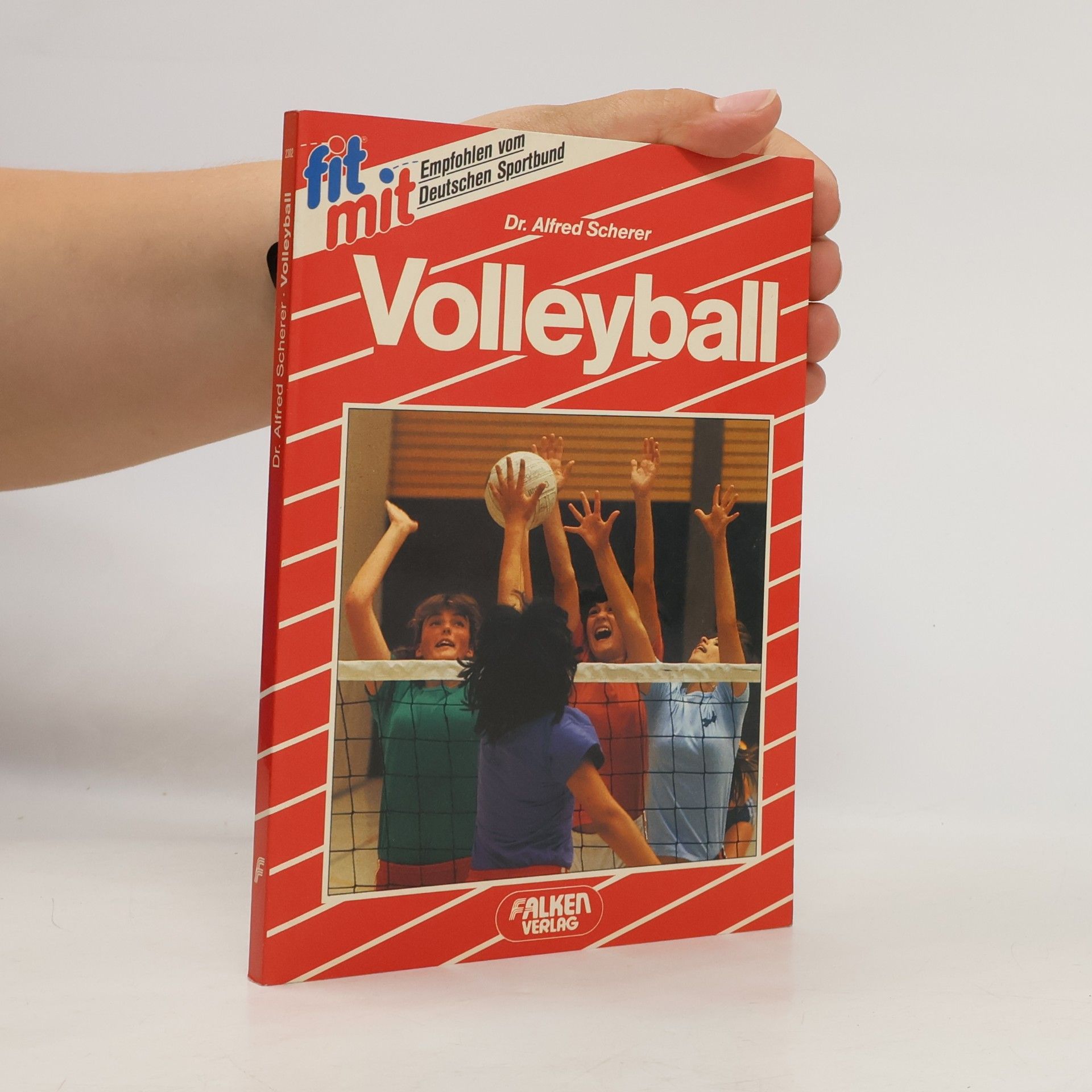 Alfred Scherer Fit mit Volleyball
