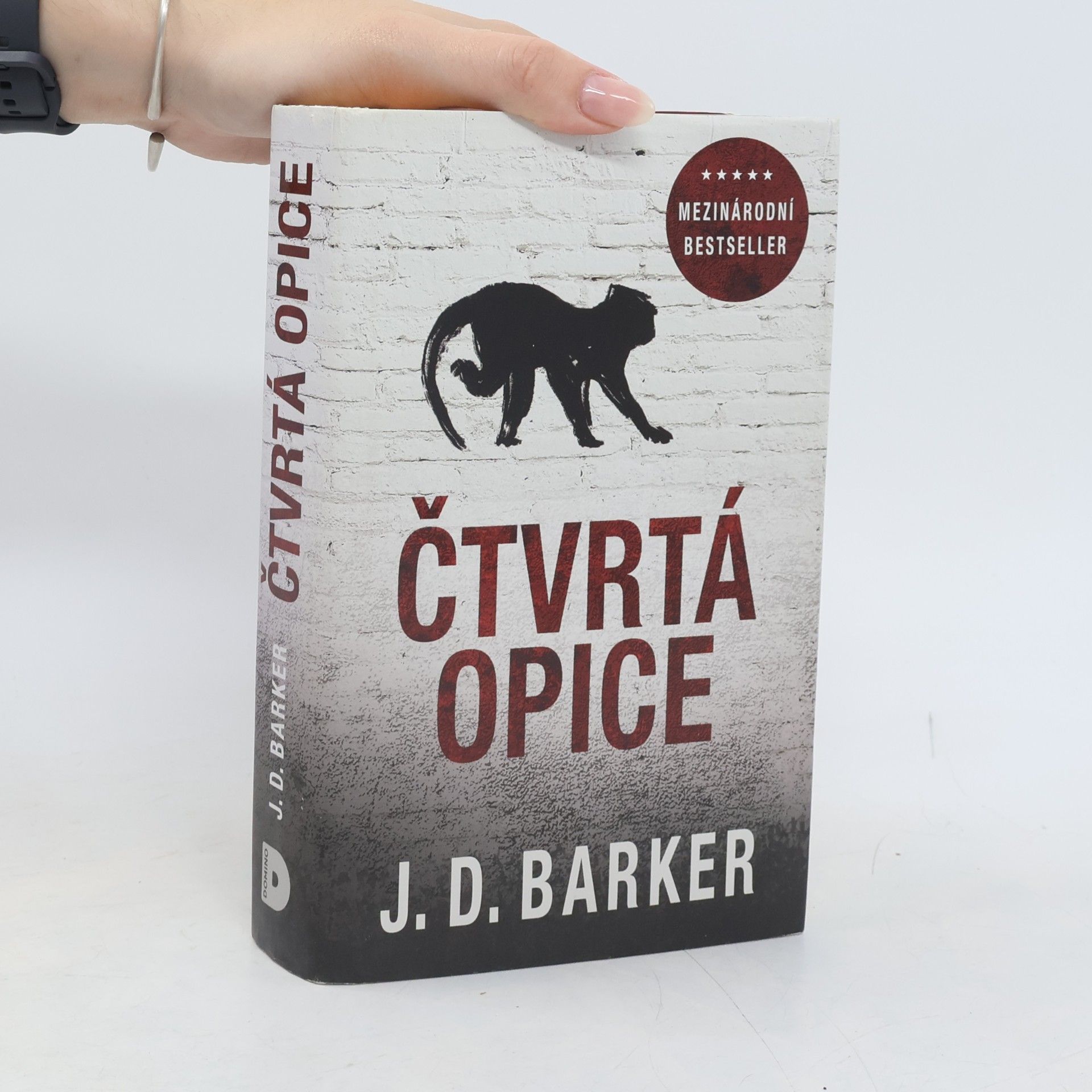 J. D. Barker Čtvrtá opice