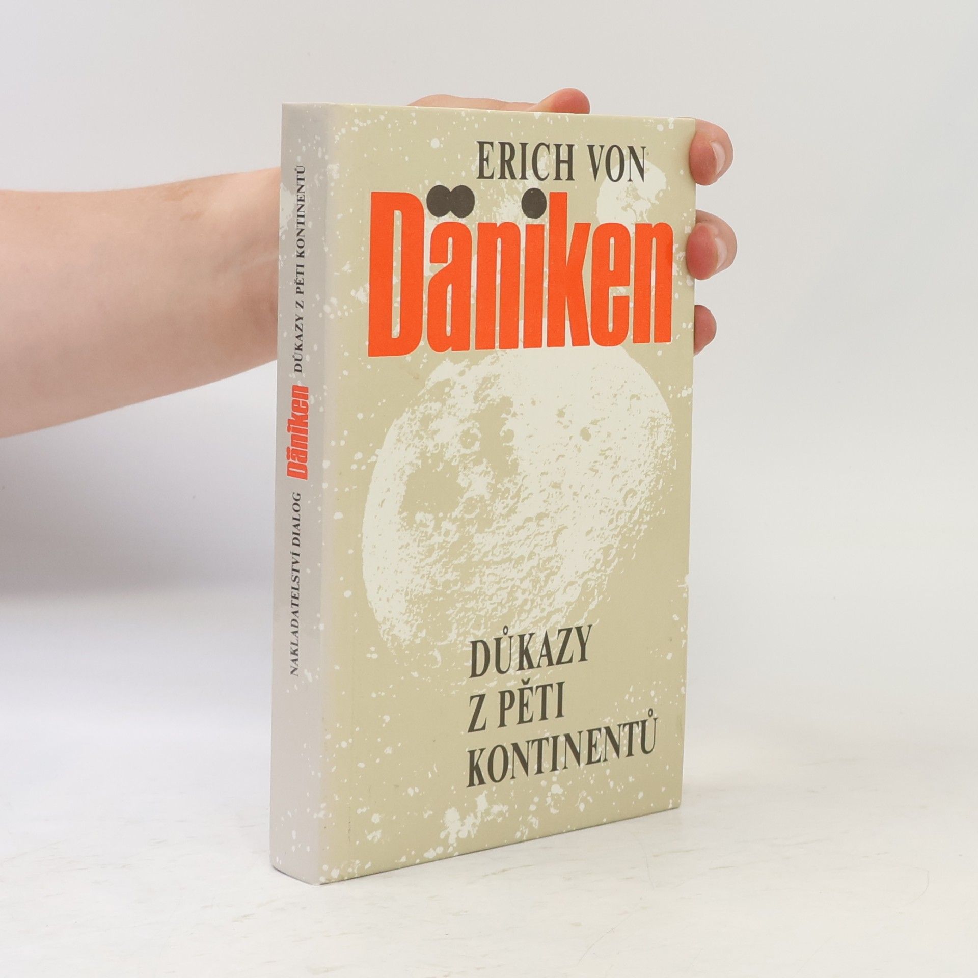 Erich von Däniken Důkazy z pěti kontinentů