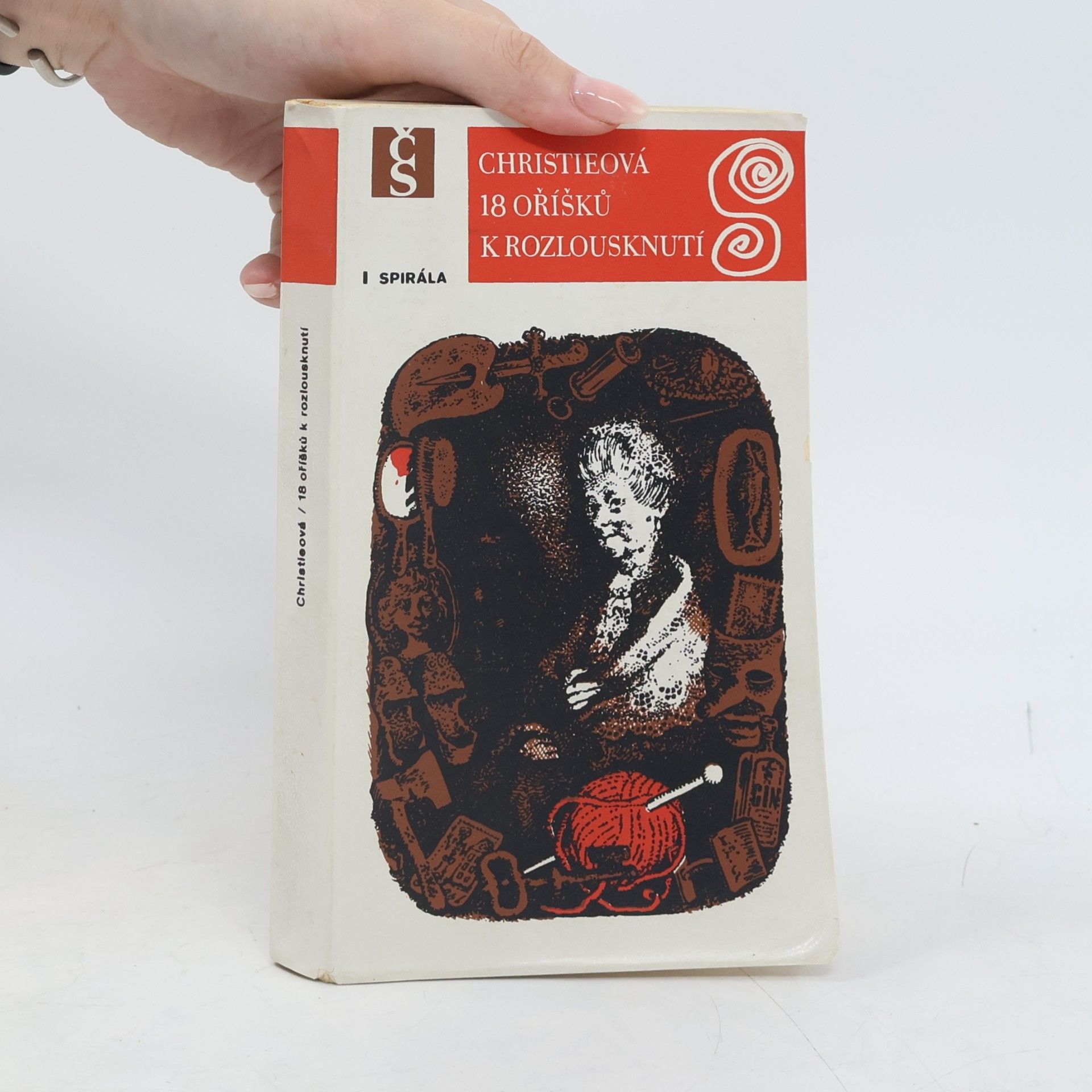 Agatha Christie 18 oříšků k rozlousknutí