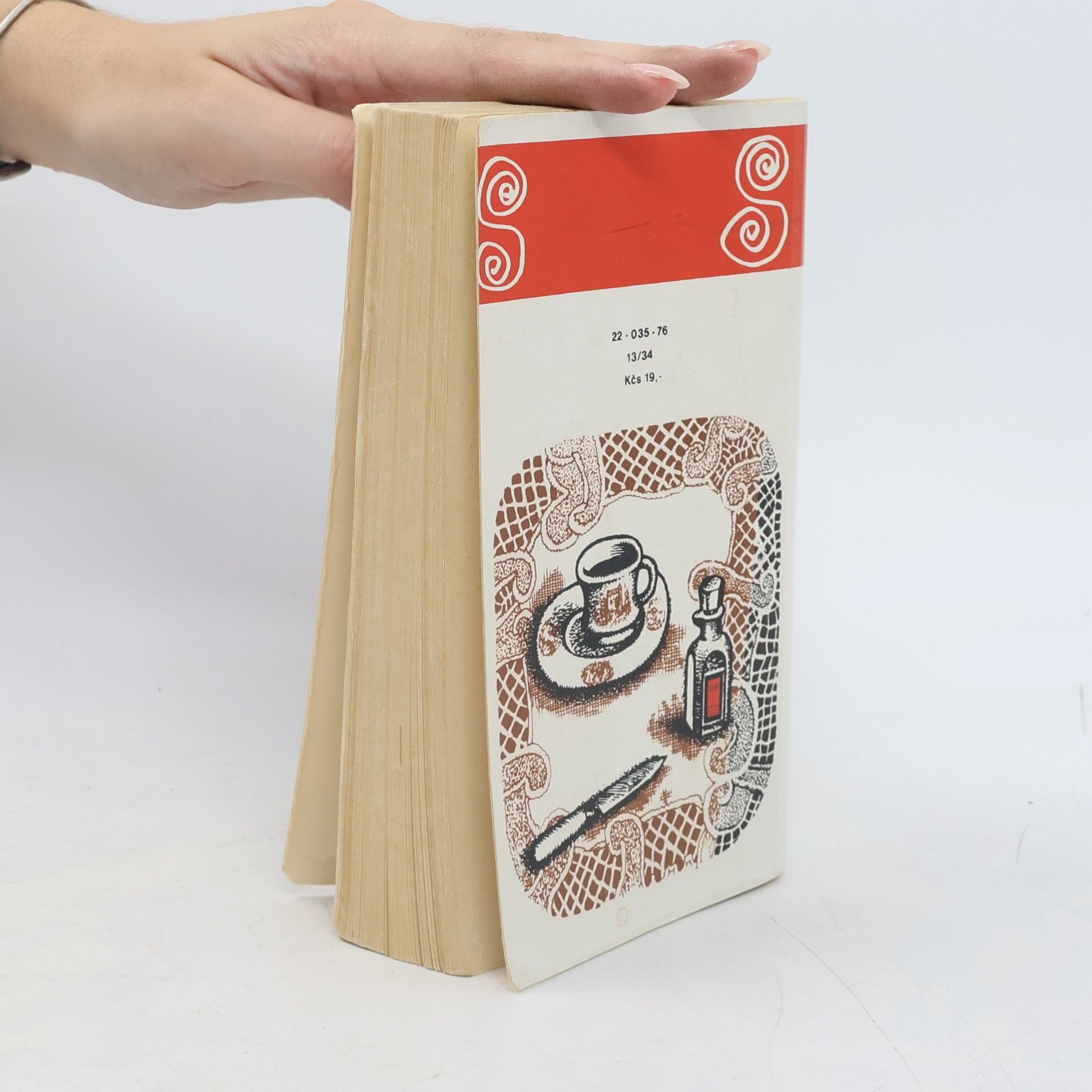 Agatha Christie 18 oříšků k rozlousknutí