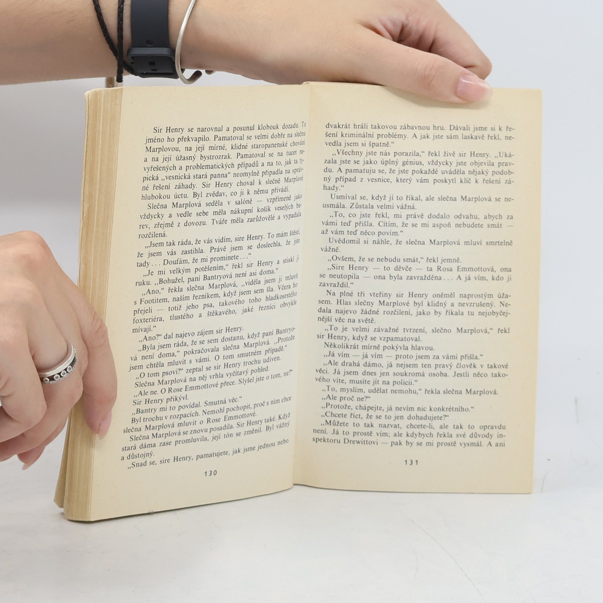 Agatha Christie 18 oříšků k rozlousknutí