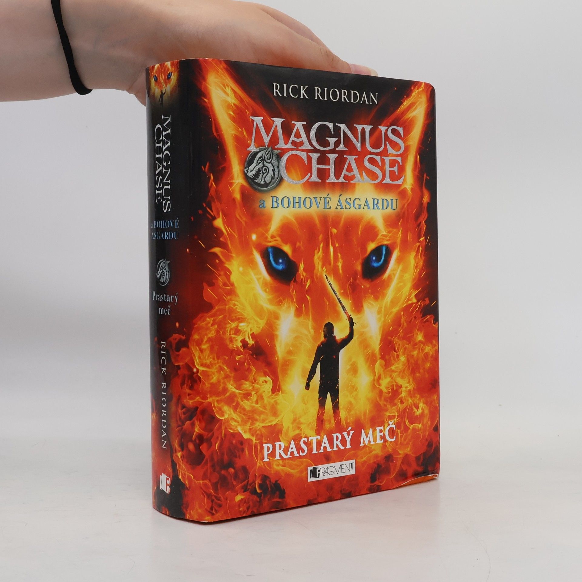 Rick Riordan Magnus Chase a bohové Ásgardu. Prastarý meč